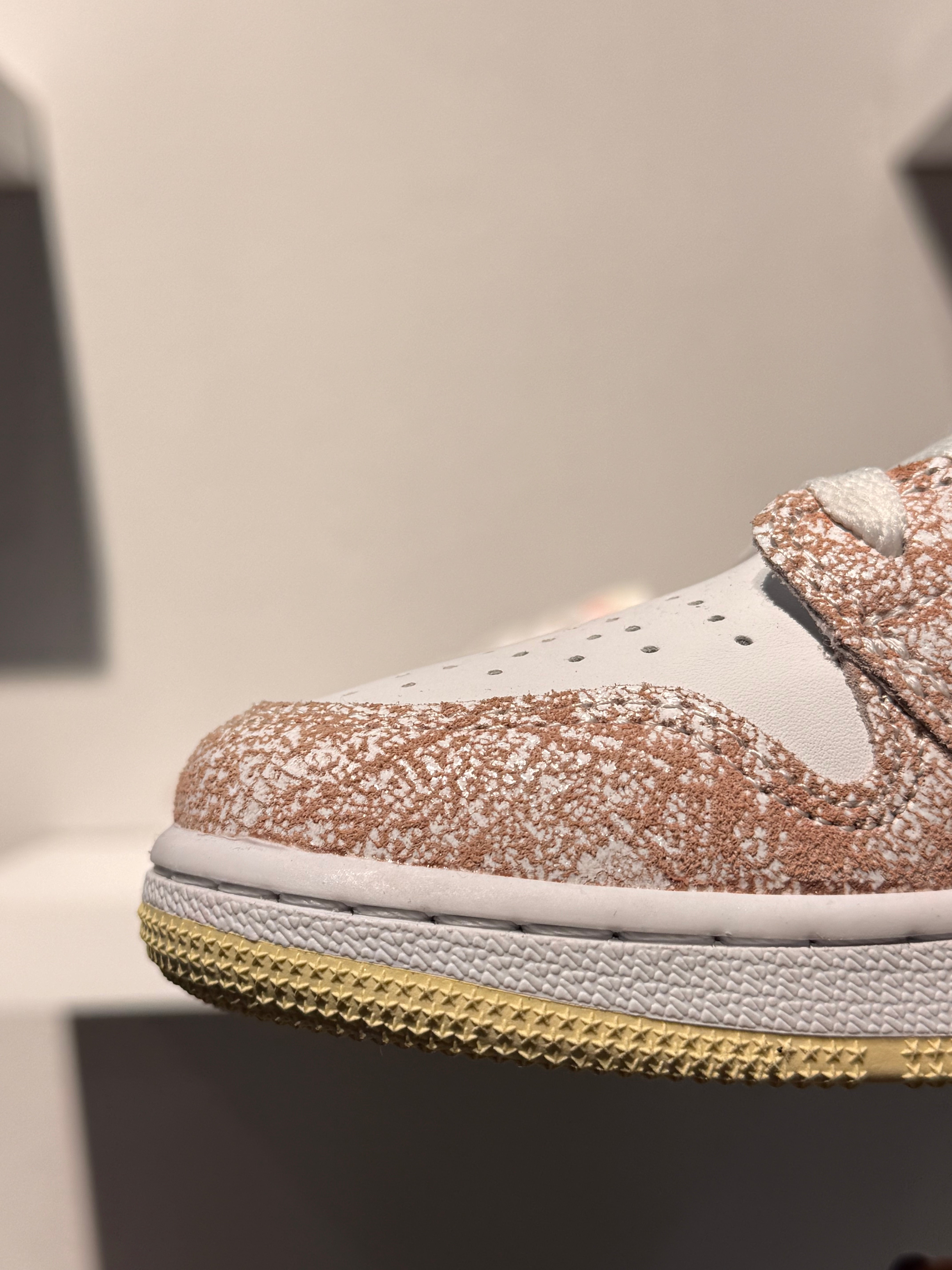 AIR JORDAN 1 LOW PAINT DRIP