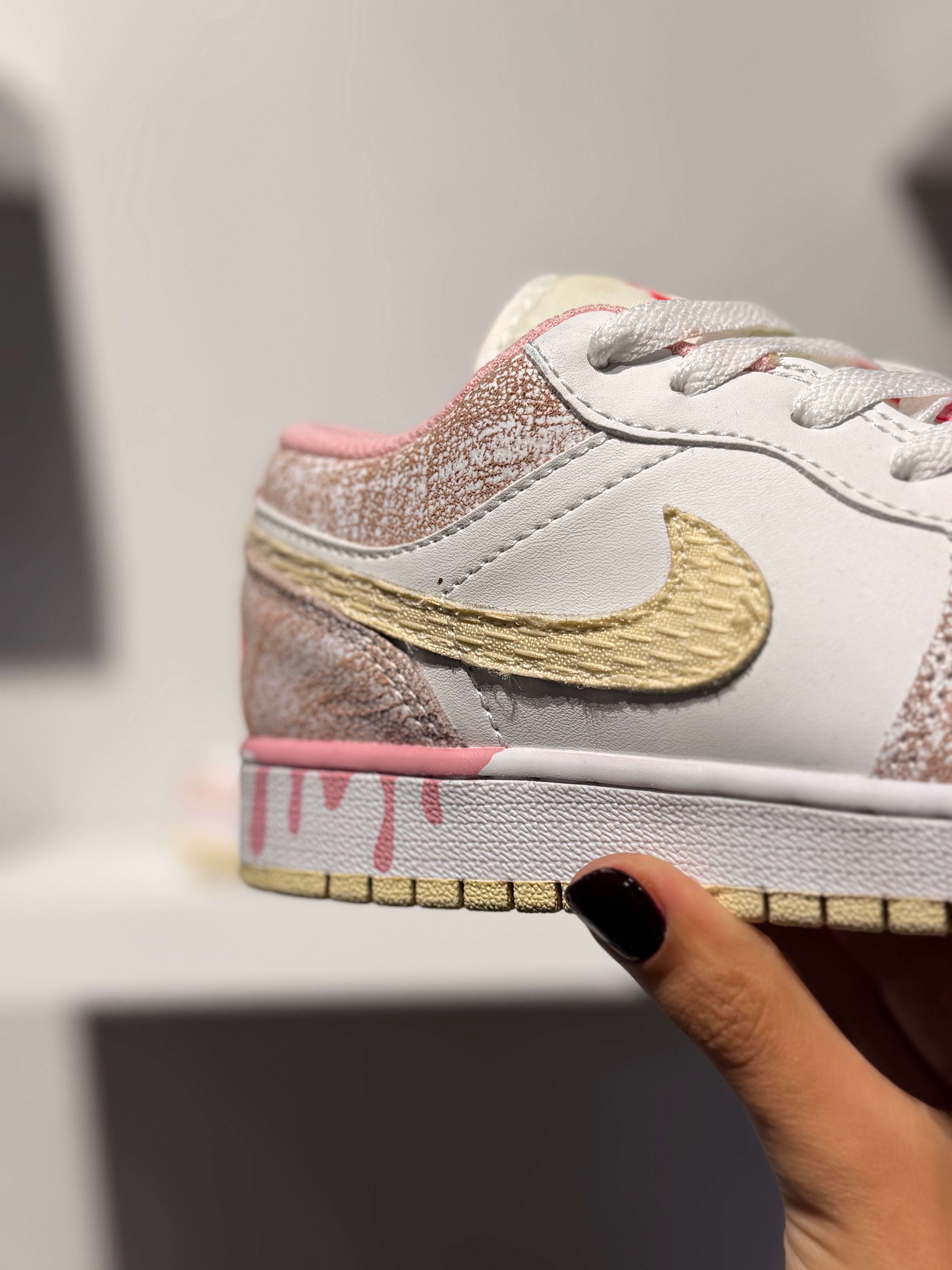 AIR JORDAN 1 LOW PAINT DRIP