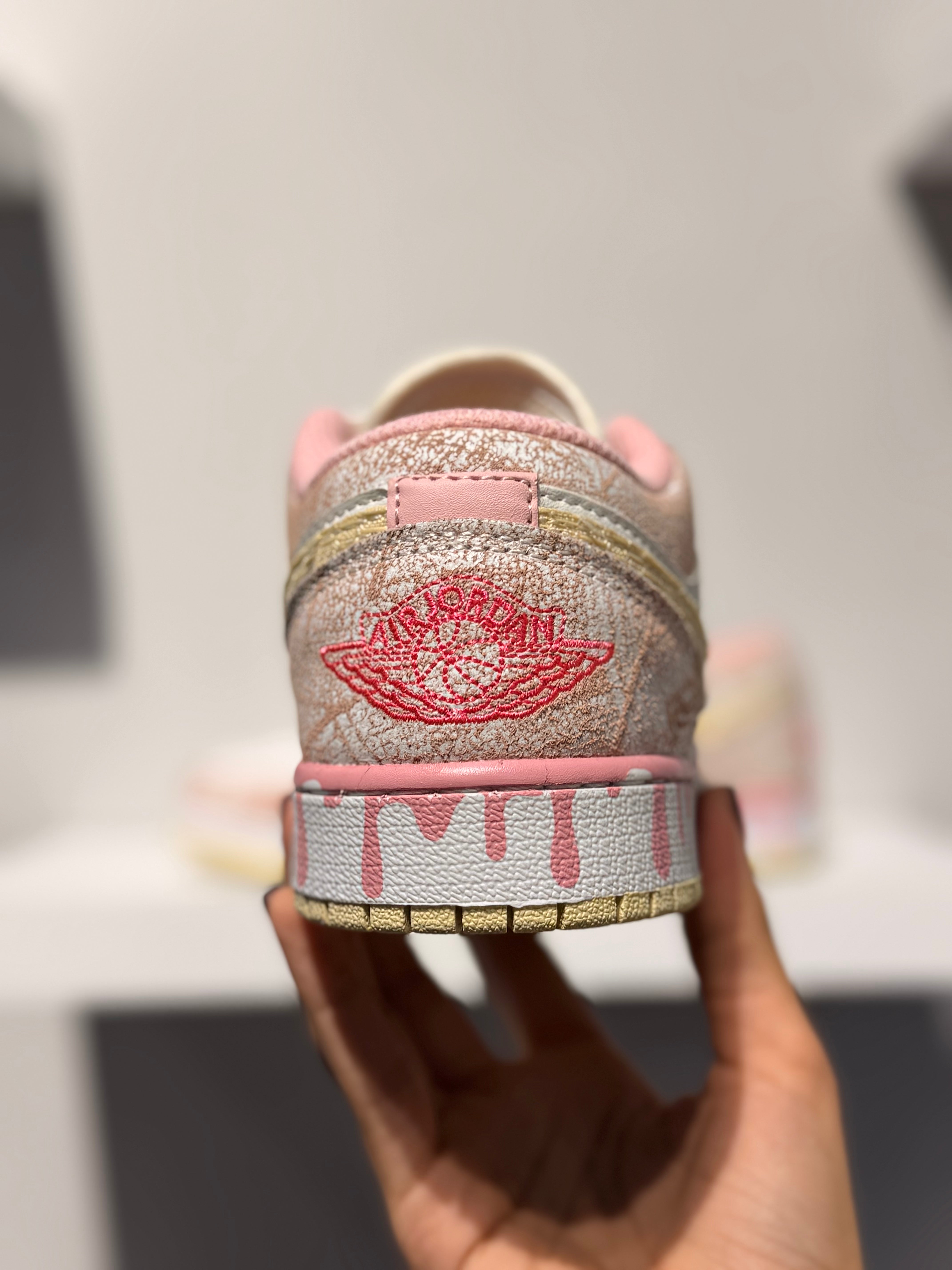 AIR JORDAN 1 LOW PAINT DRIP