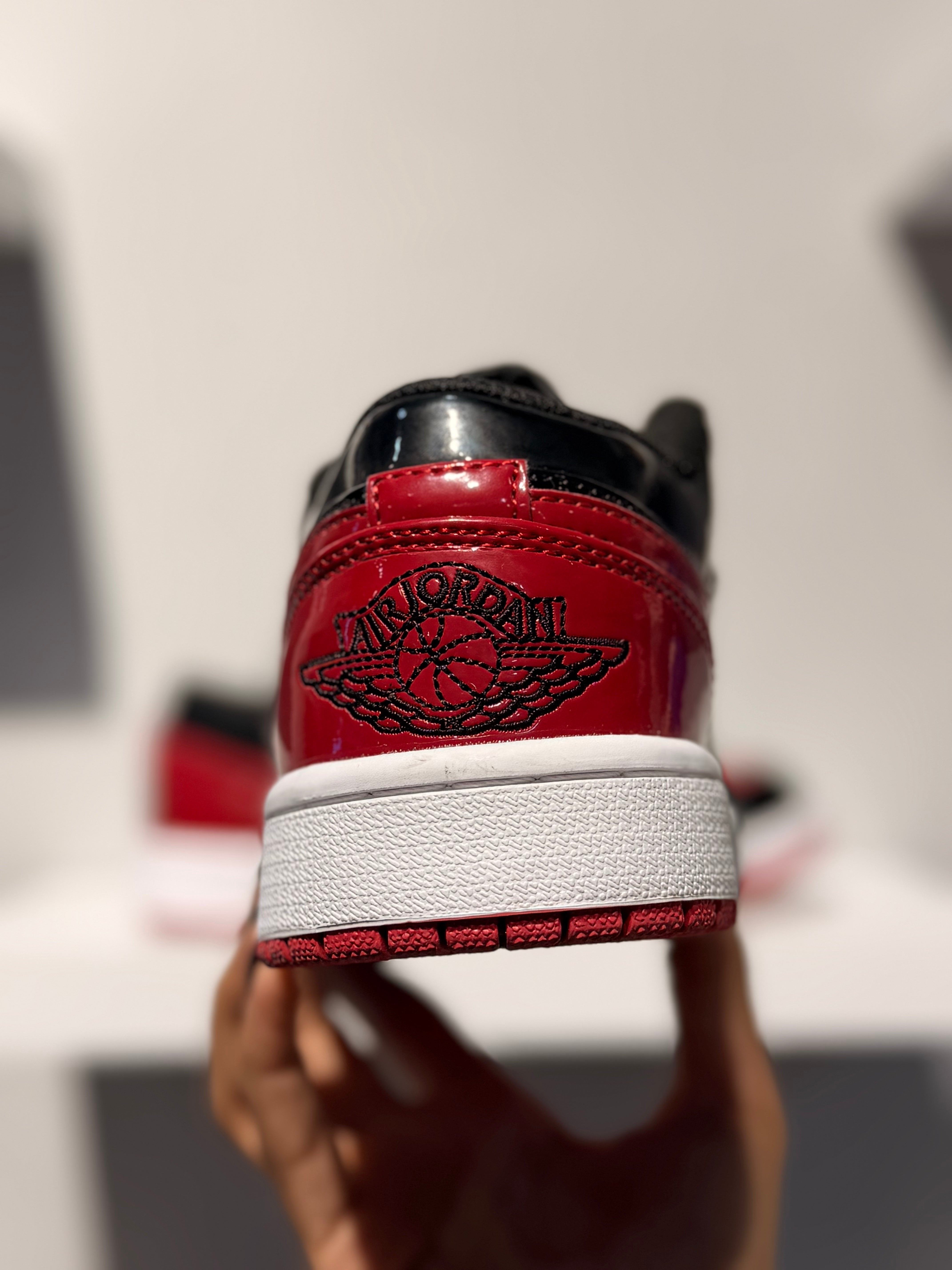 JORDAN 1 LOW PATENT BRED