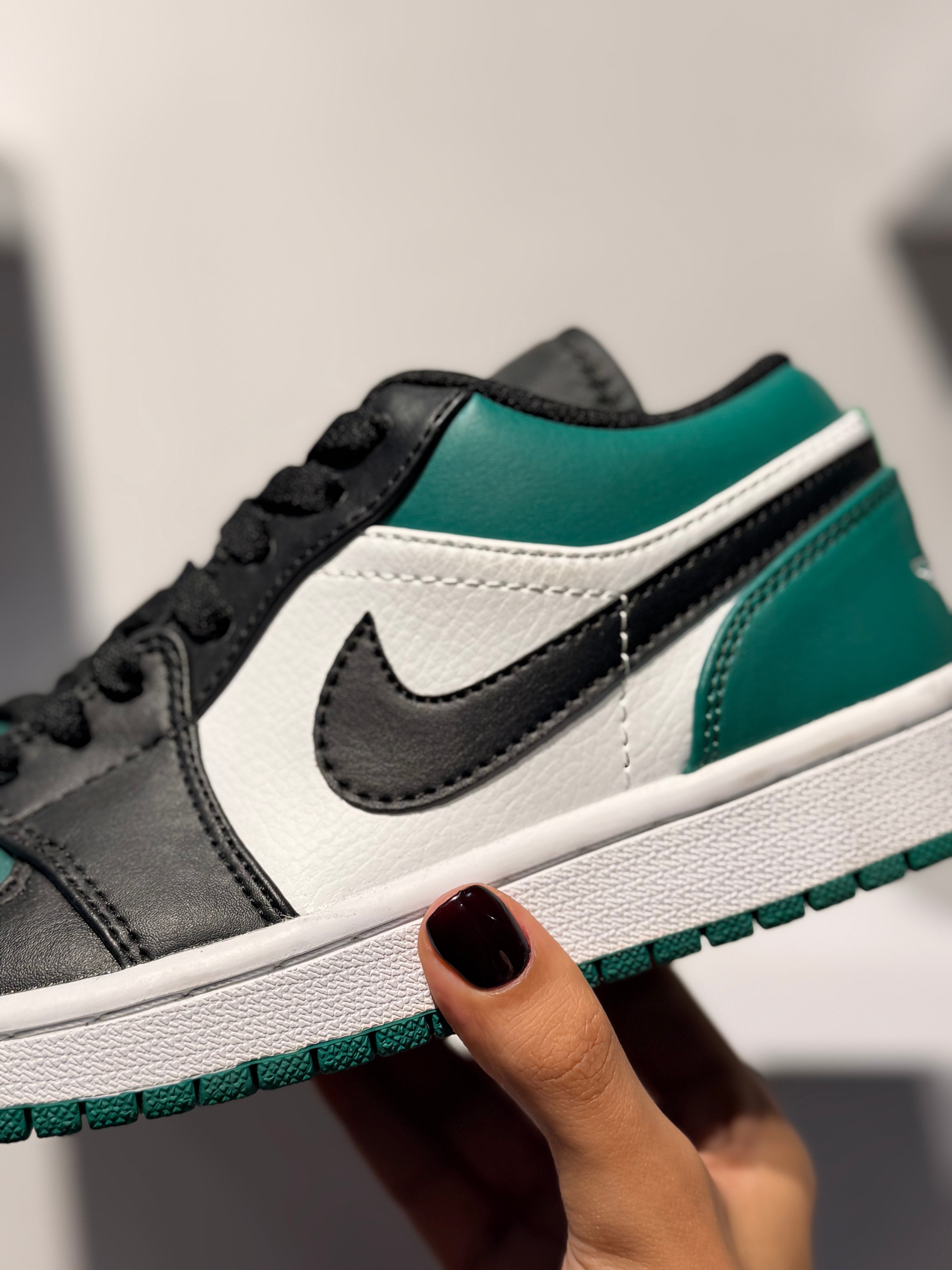 NIKE AIR JORDAN 1 LOW GREEN TOE