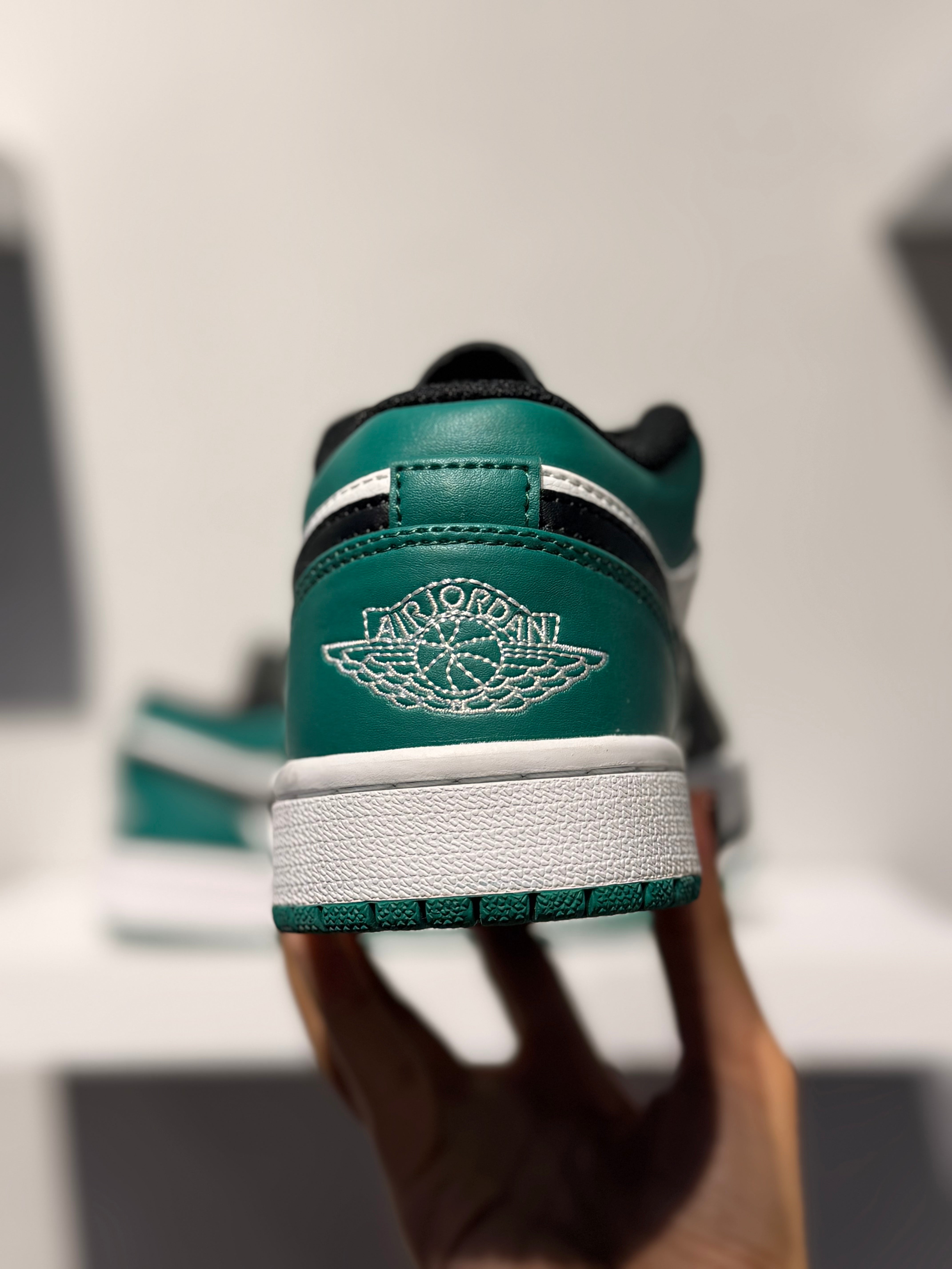 NIKE AIR JORDAN 1 LOW GREEN TOE