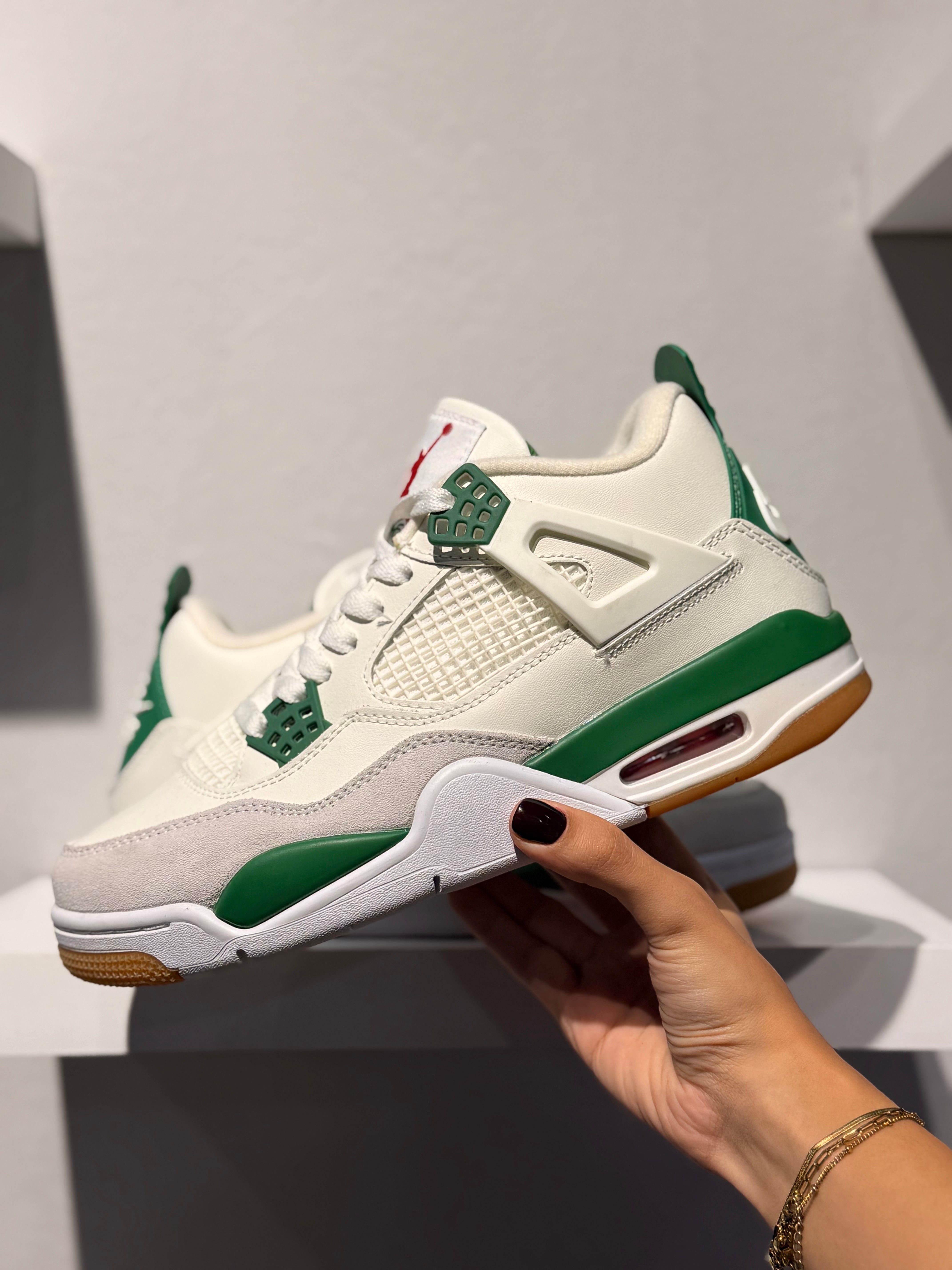 NIKE AIR JORDAN 4 RETRO SB PINE GREEN