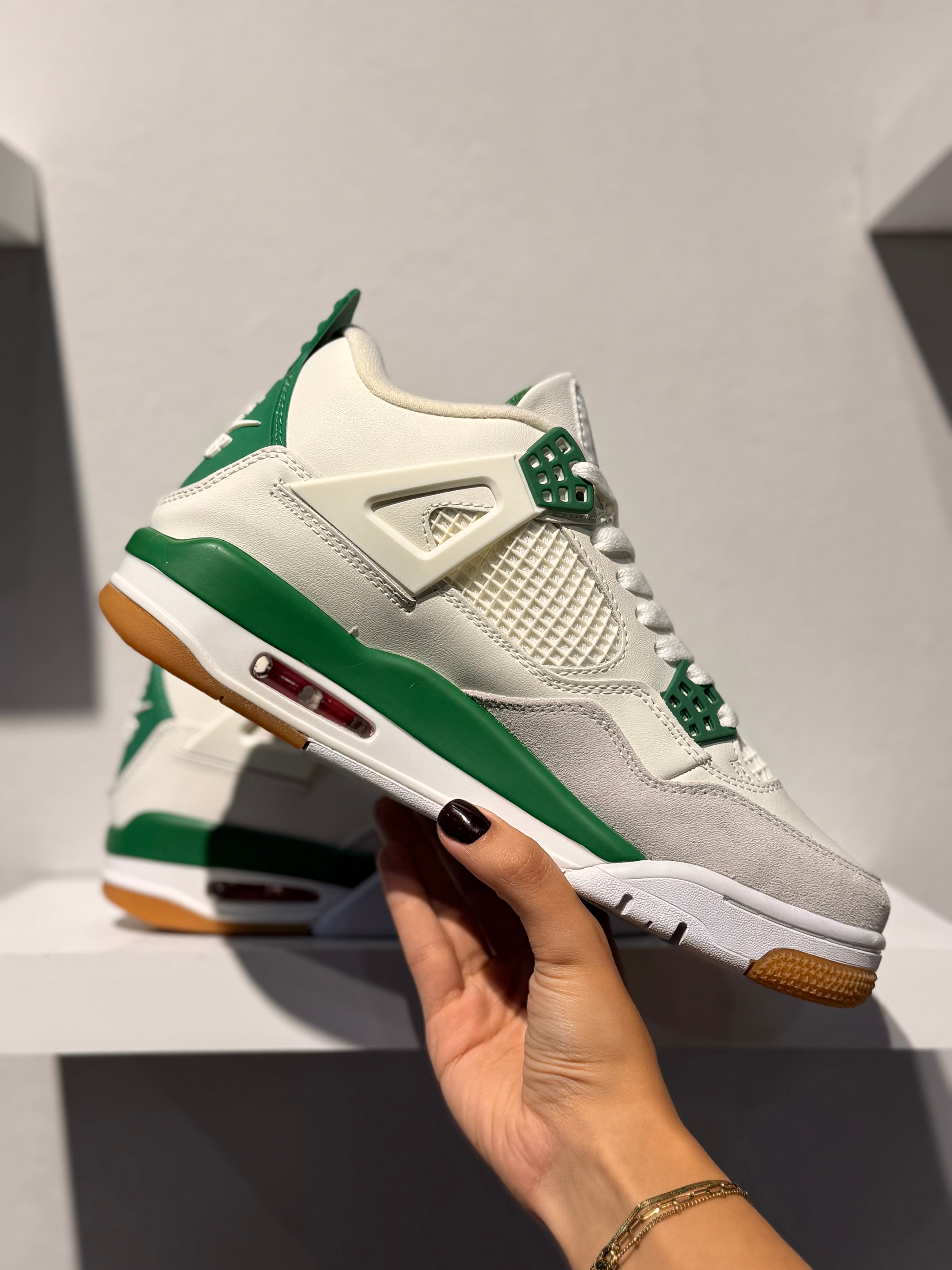 NIKE AIR JORDAN 4 RETRO SB PINE GREEN