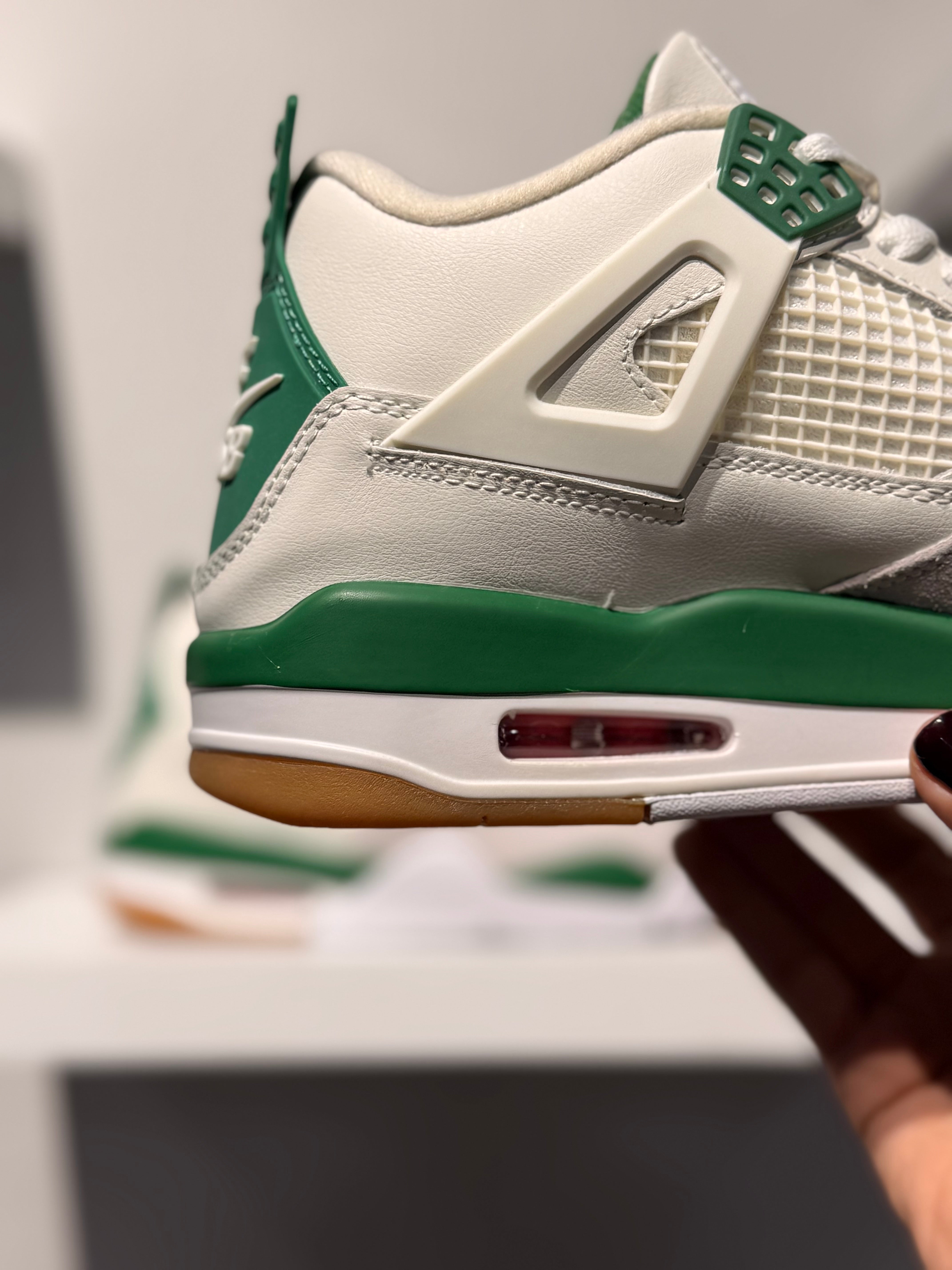 NIKE AIR JORDAN 4 RETRO SB PINE GREEN