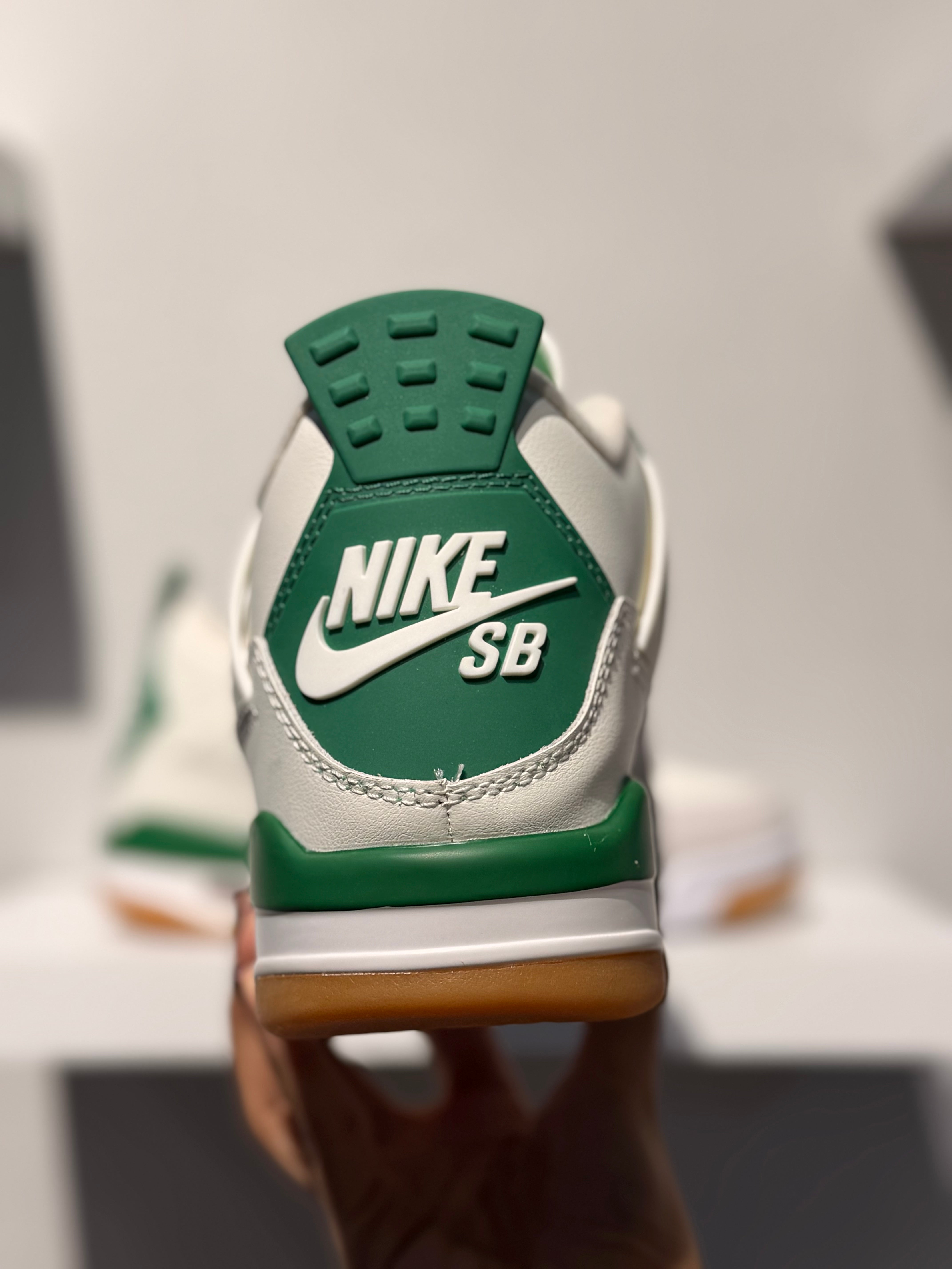 NIKE AIR JORDAN 4 RETRO SB PINE GREEN
