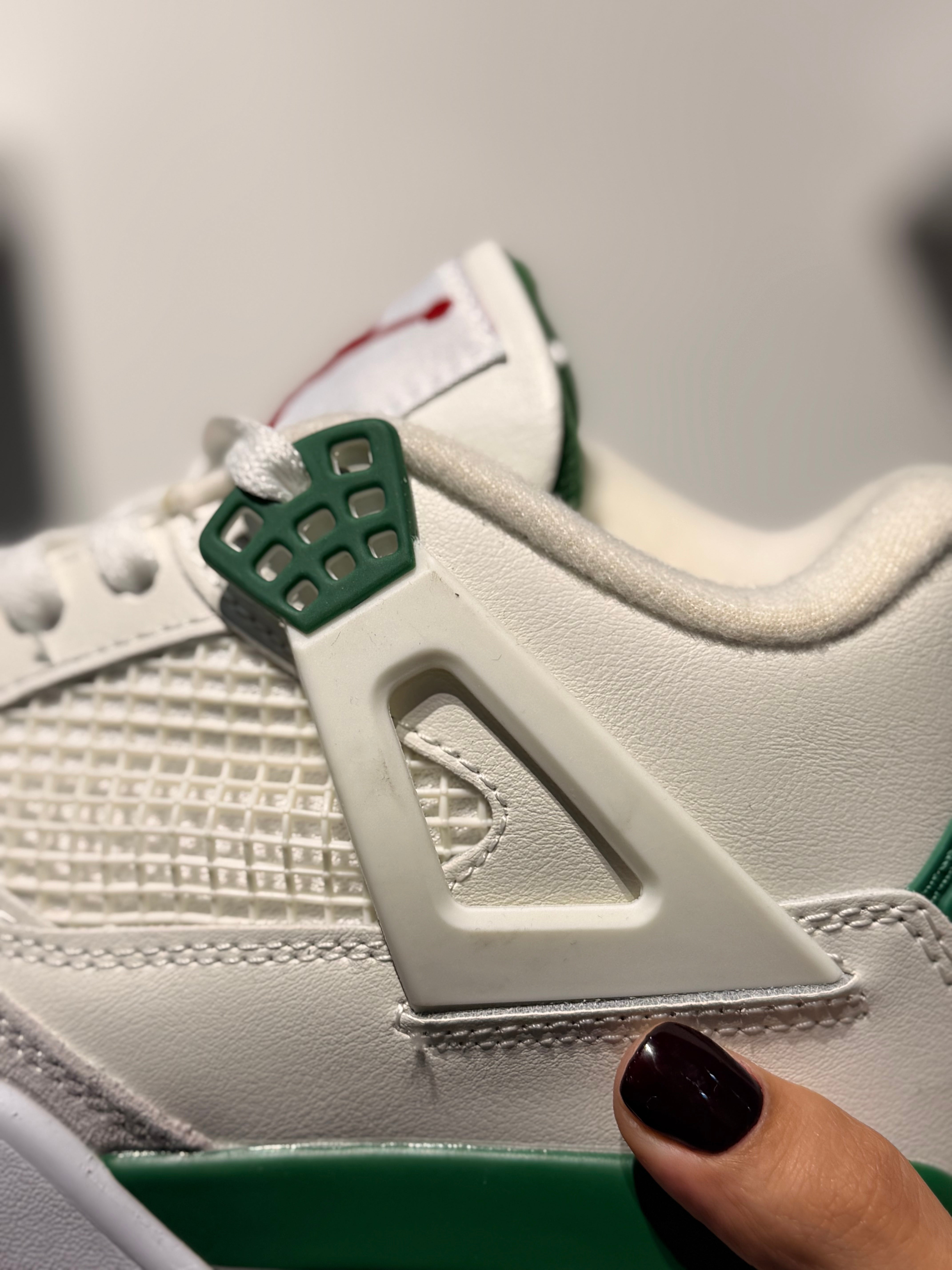 NIKE AIR JORDAN 4 RETRO SB PINE GREEN