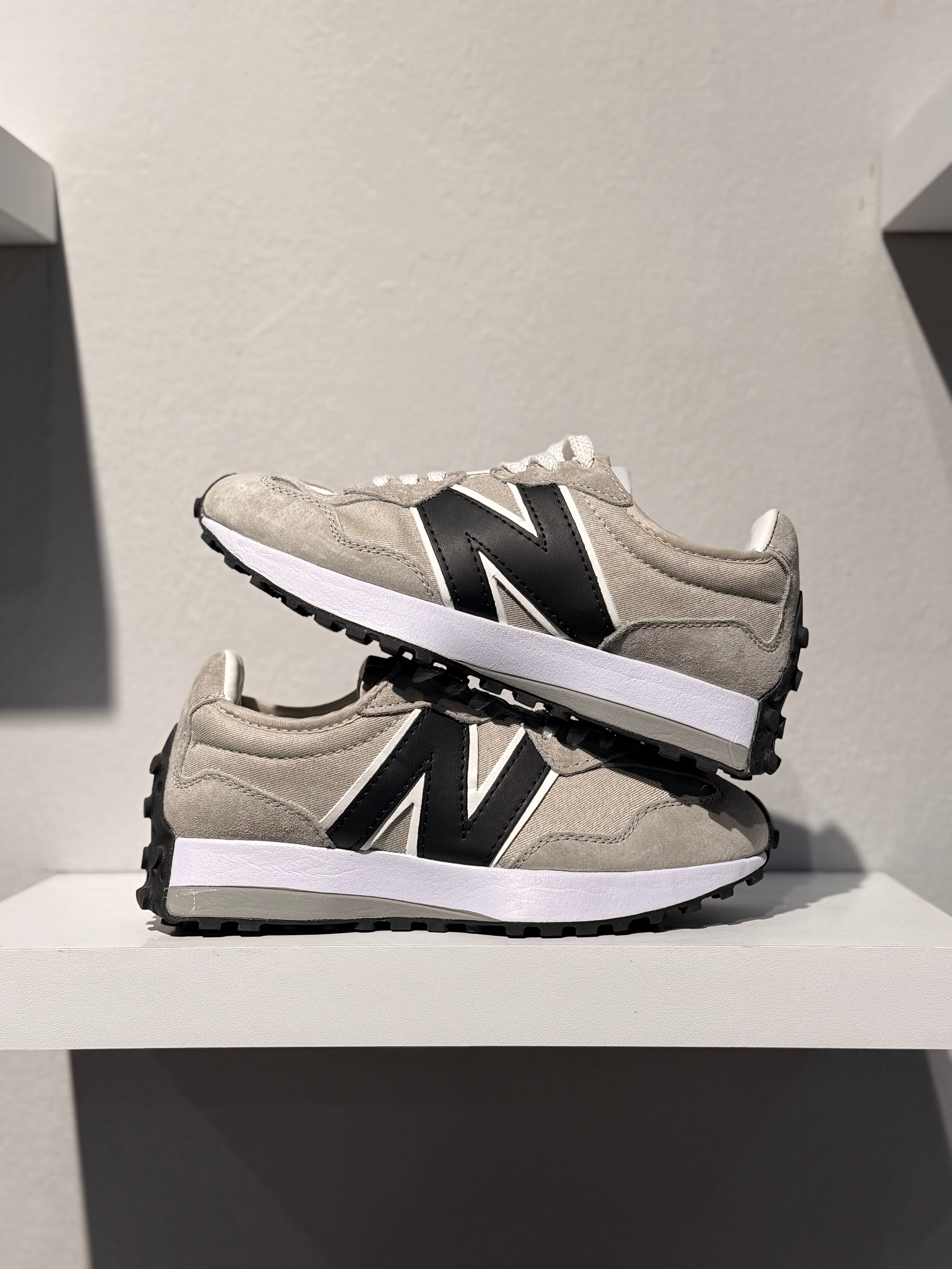 New Balance 327 x Levi's
