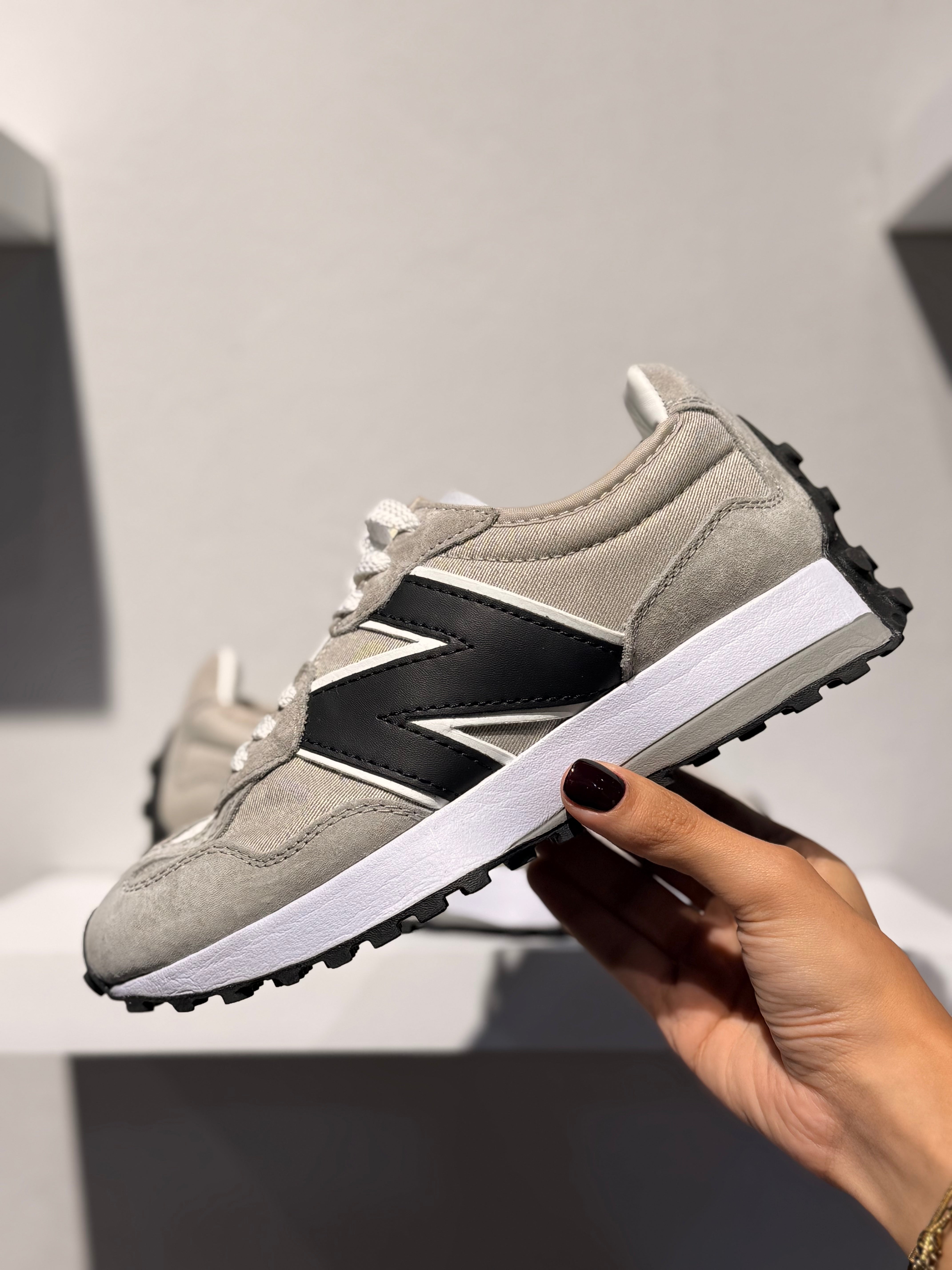 New Balance 327 x Levi's
