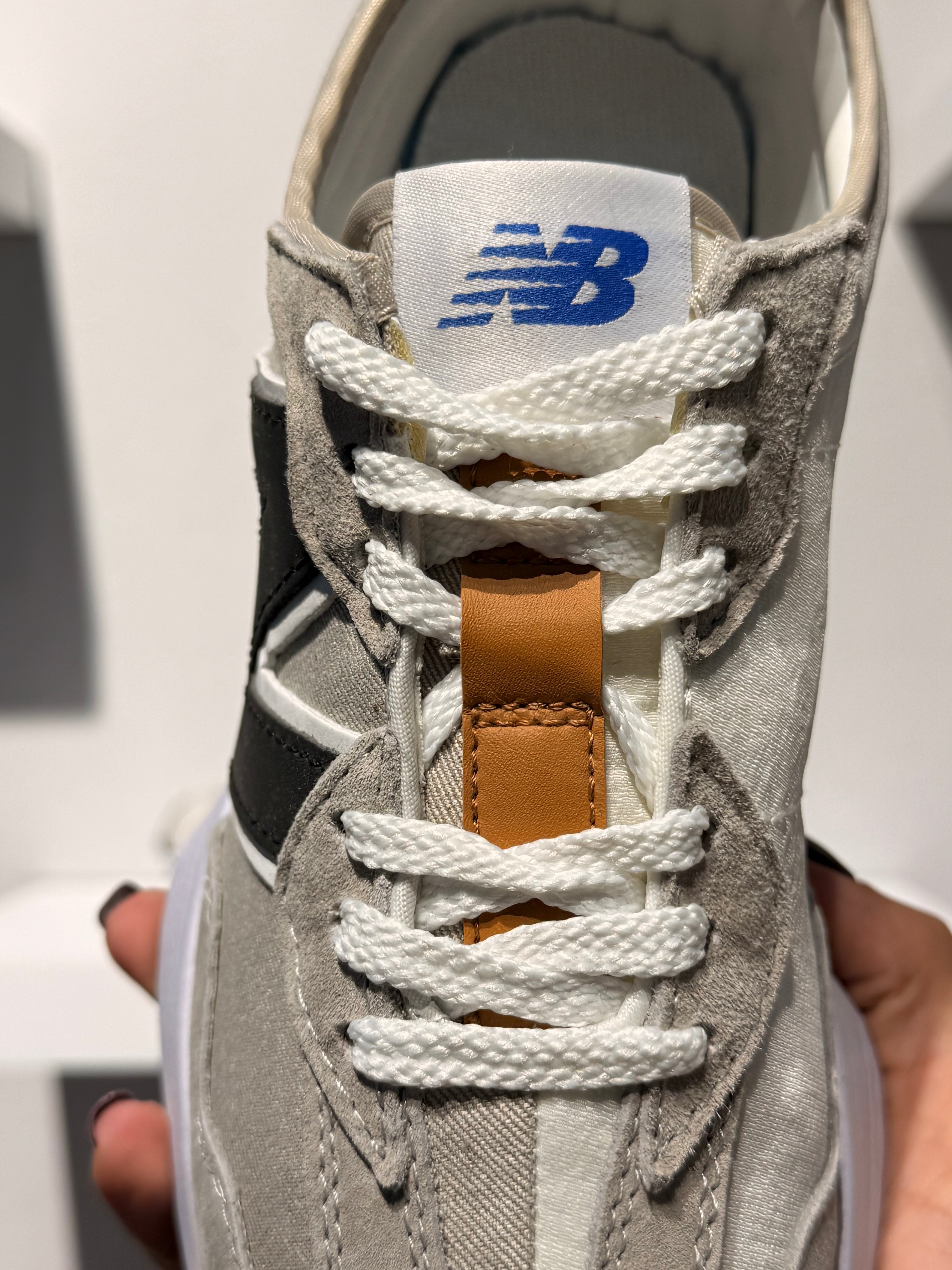 New Balance 327 x Levi's
