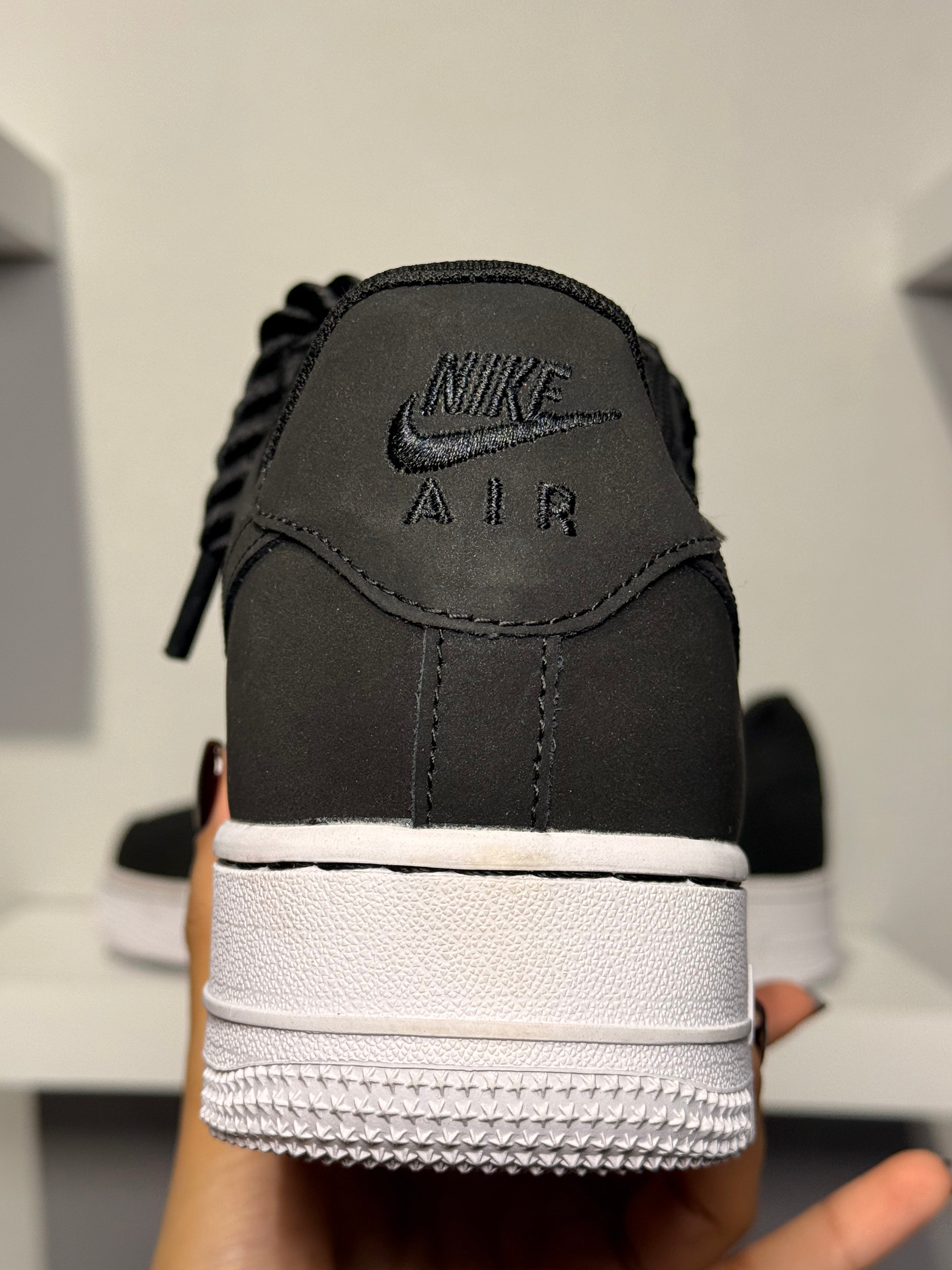 NIKE AIR FORCE PRETO NOBUCK