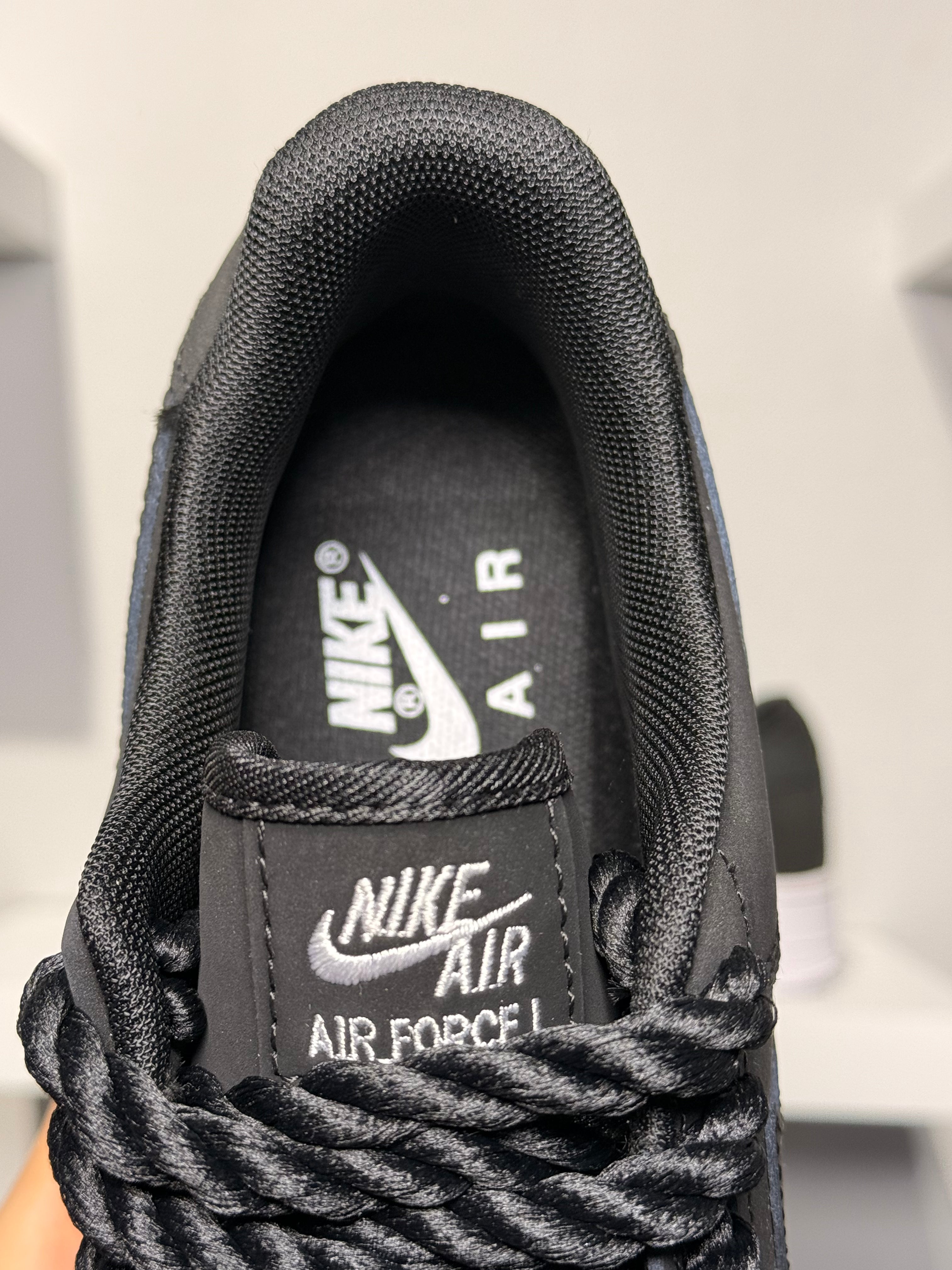 NIKE AIR FORCE PRETO NOBUCK
