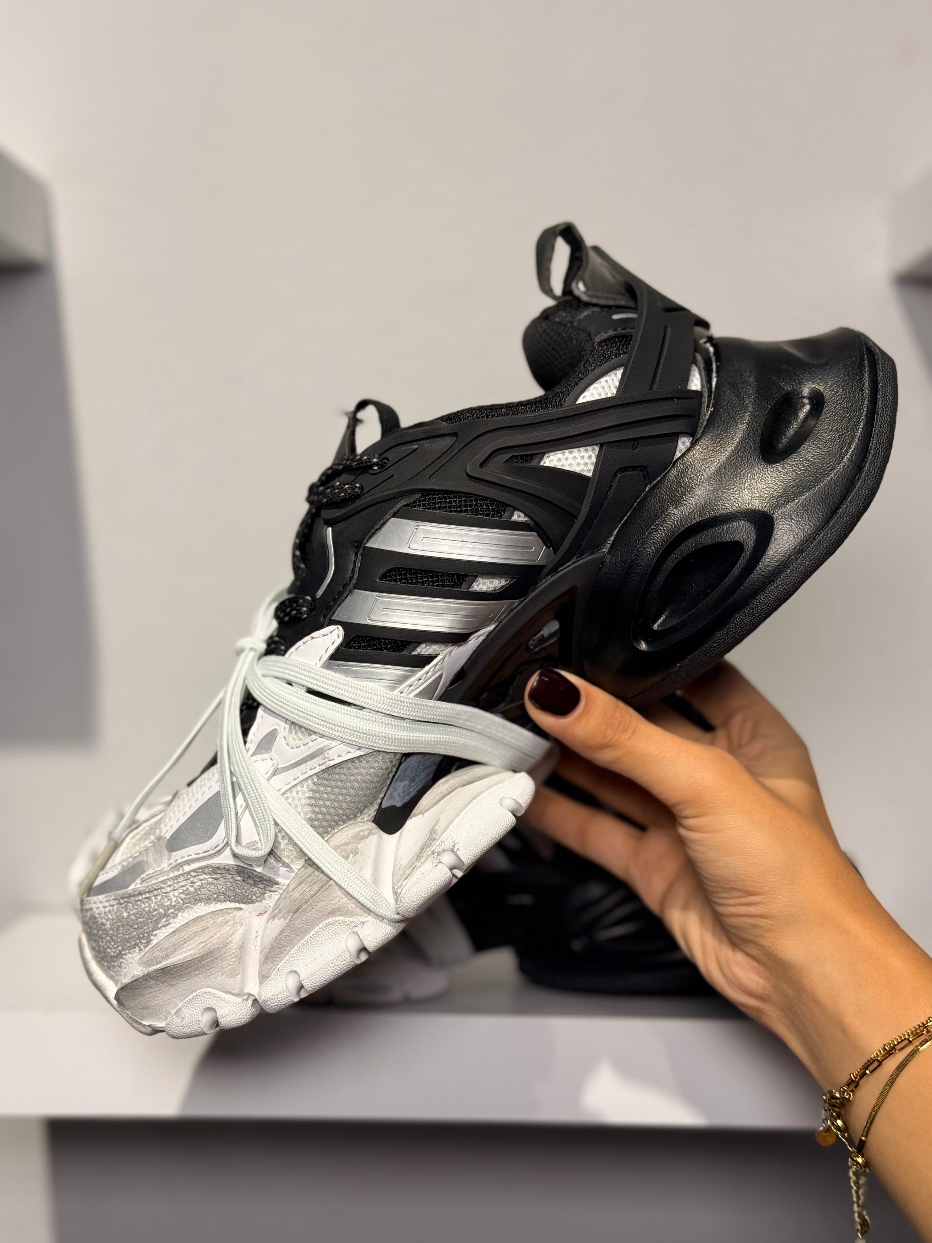 ADIDAS XLG RUNNER DELUXE