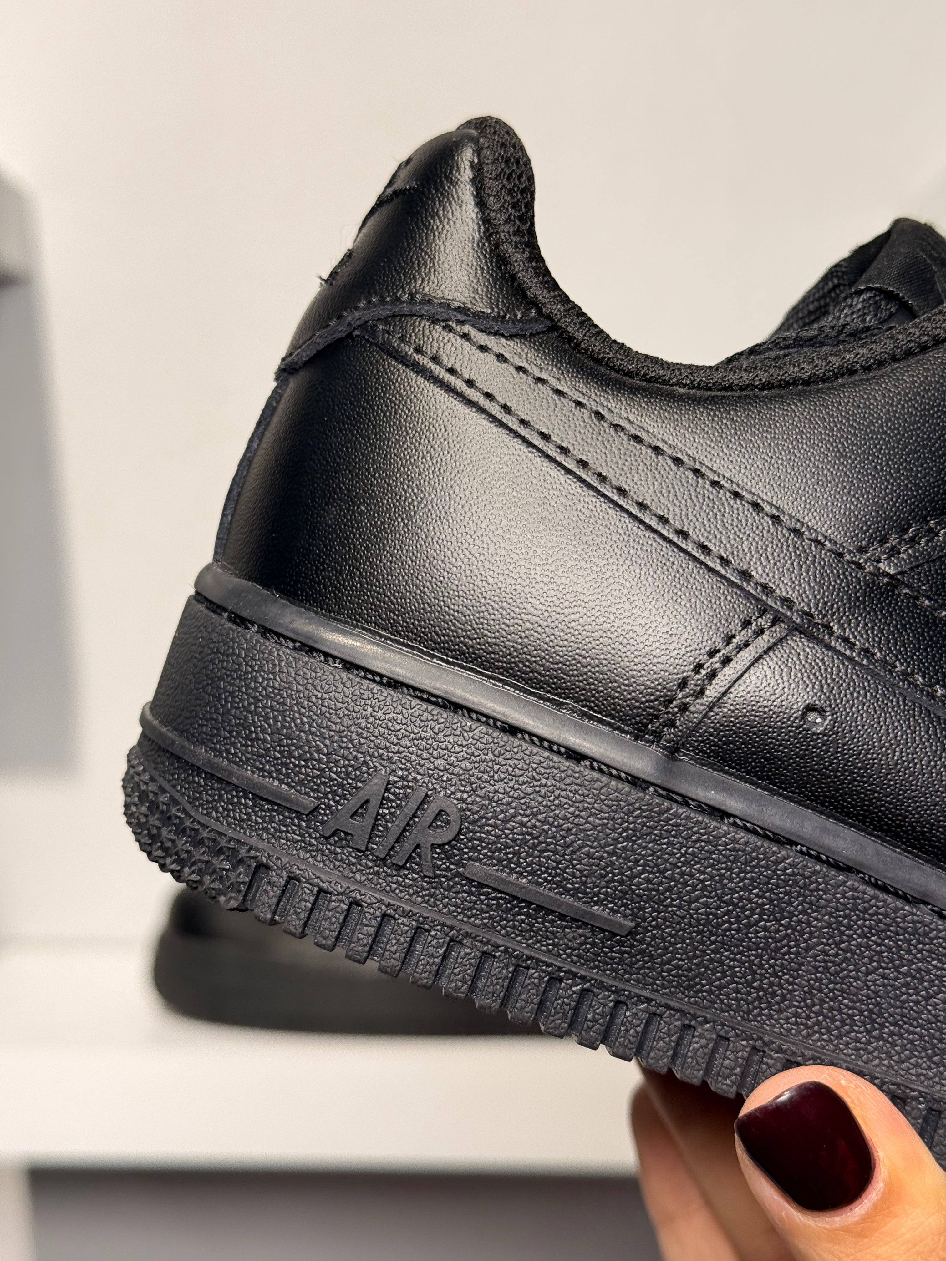 NIKE AIR FORCE 1 TRIPLE BLACK