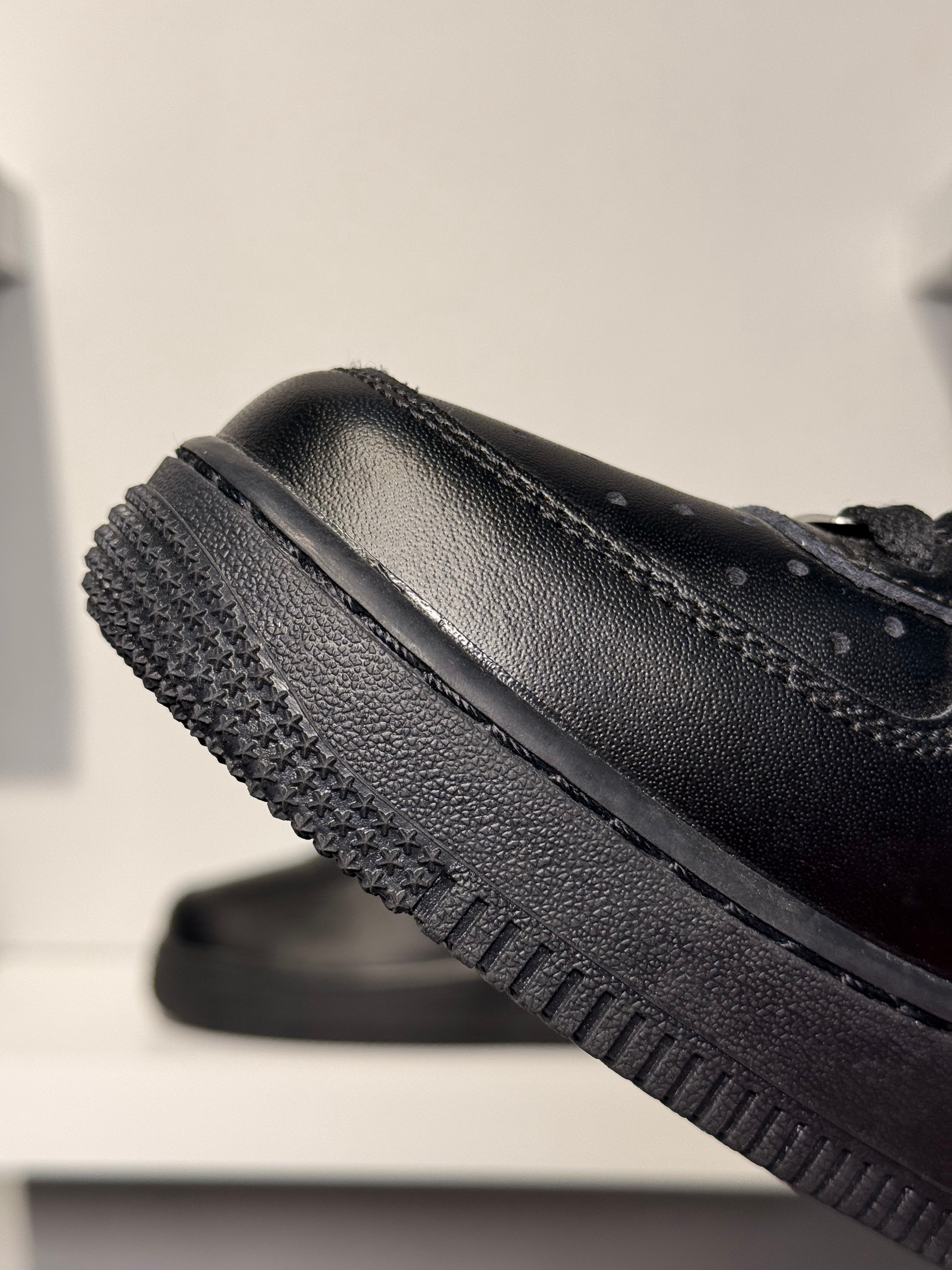 NIKE AIR FORCE 1 TRIPLE BLACK
