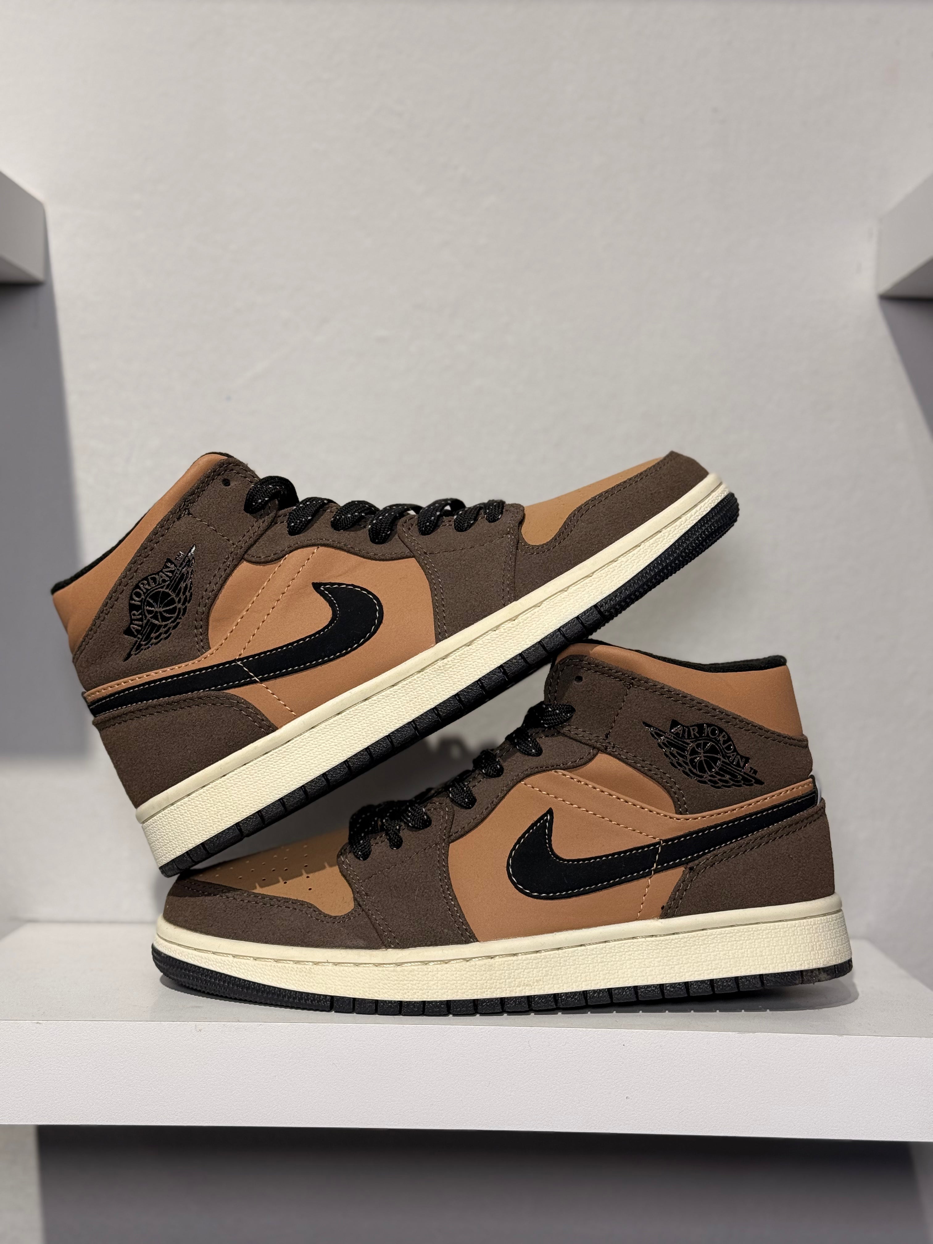 NIKE AIR JORDAN 1 MID SE DARK CHOCOLATE