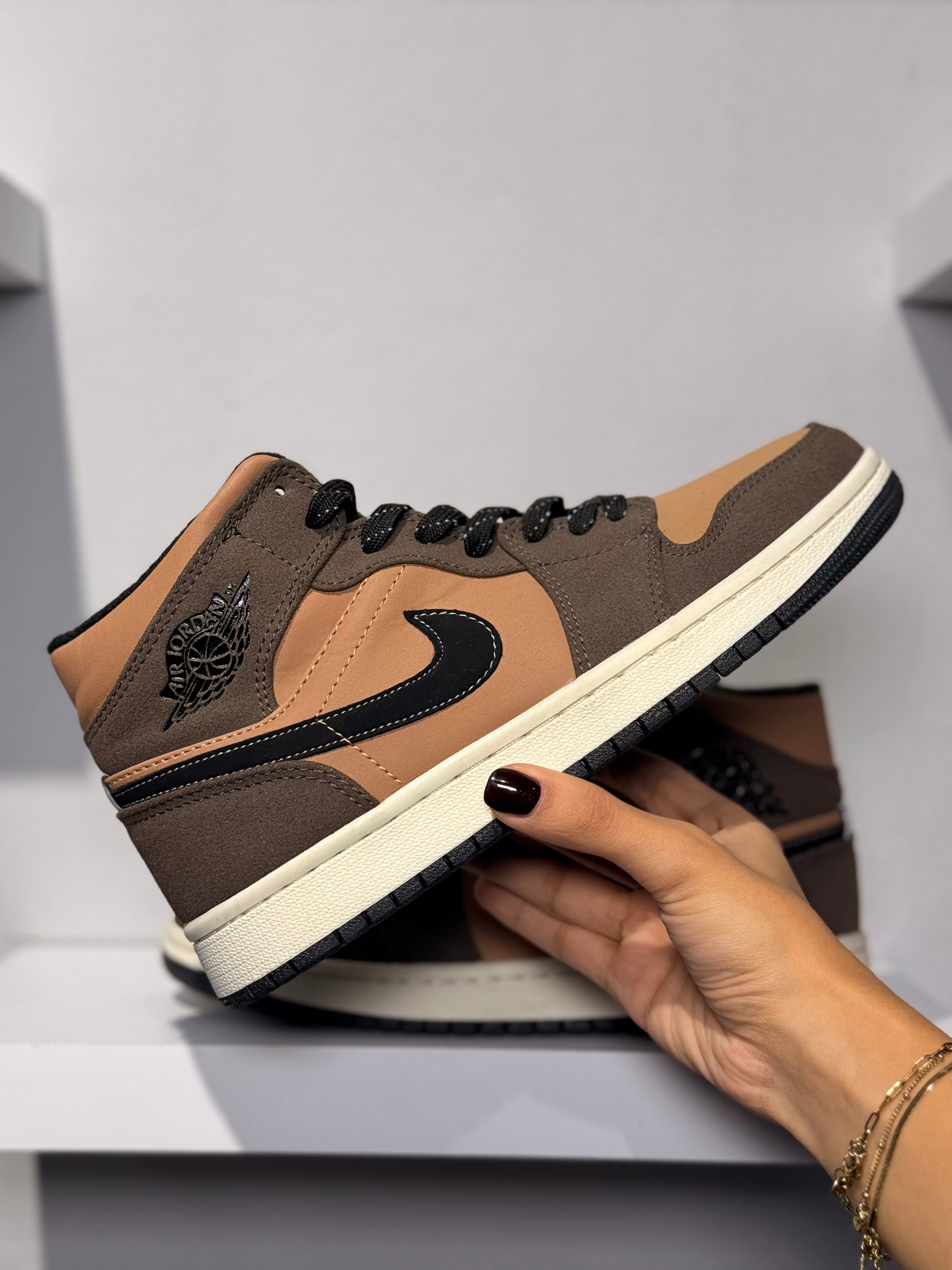 NIKE AIR JORDAN 1 MID SE DARK CHOCOLATE