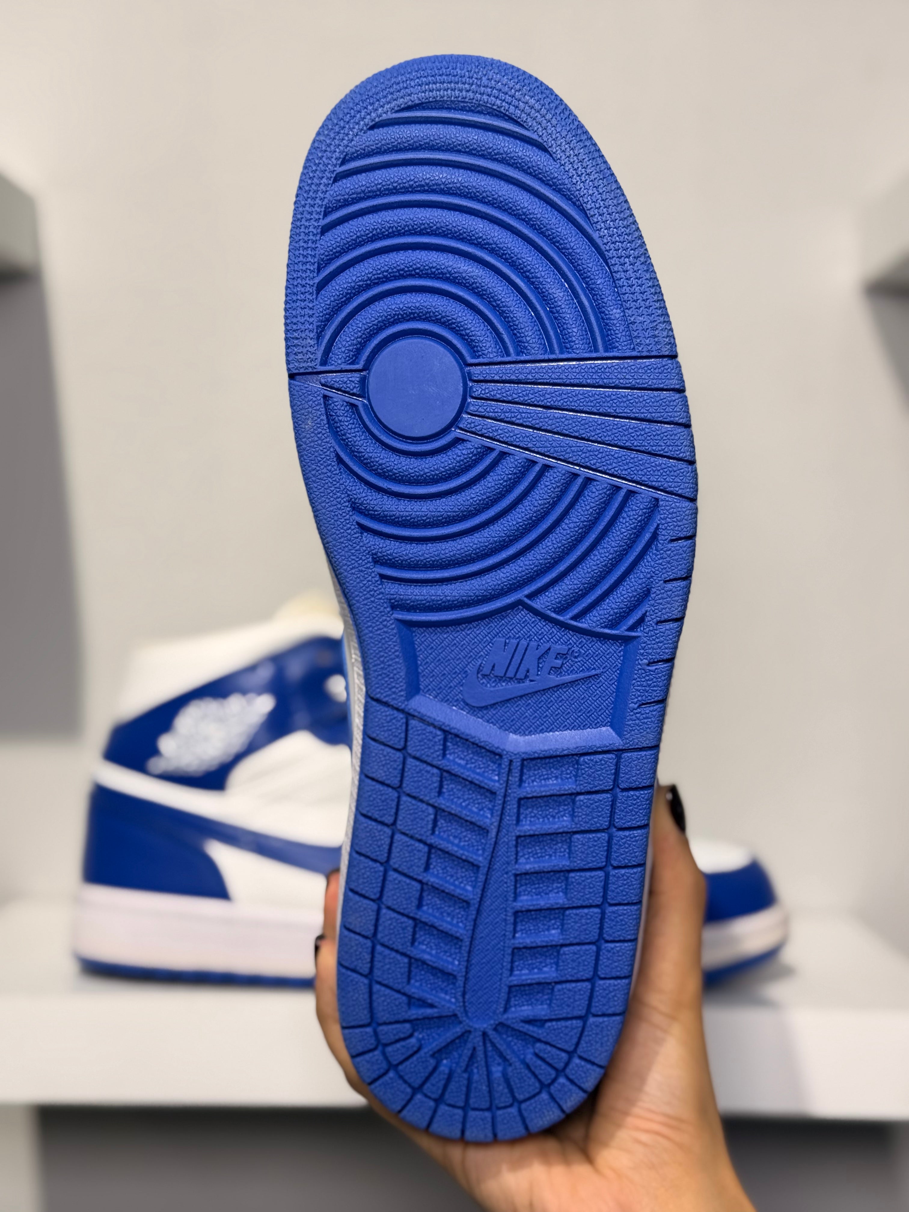 AIR JORDAN 1 MID KENTUCKY