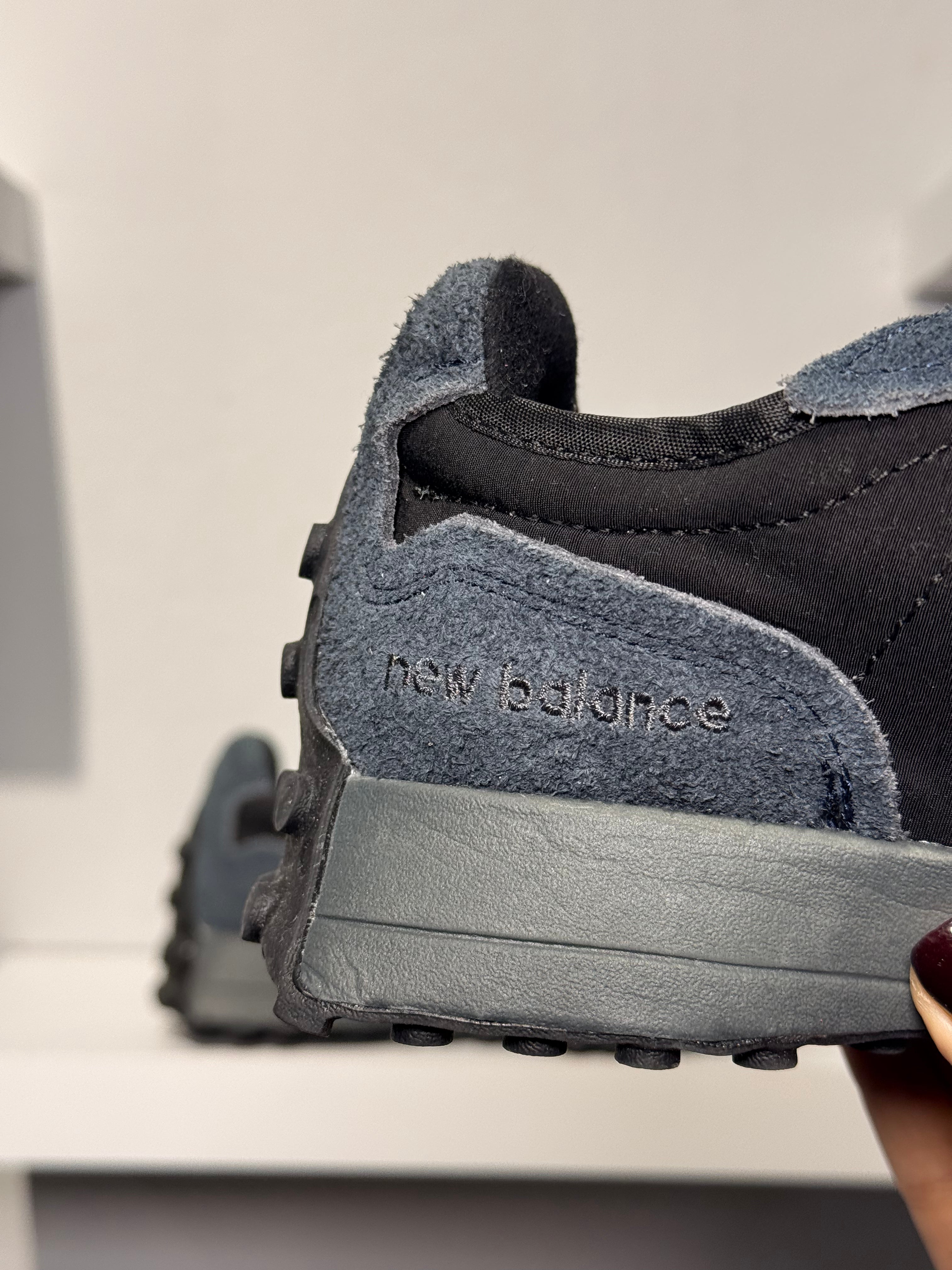 NEW BALANCE 327 PHANTOM MAGNET