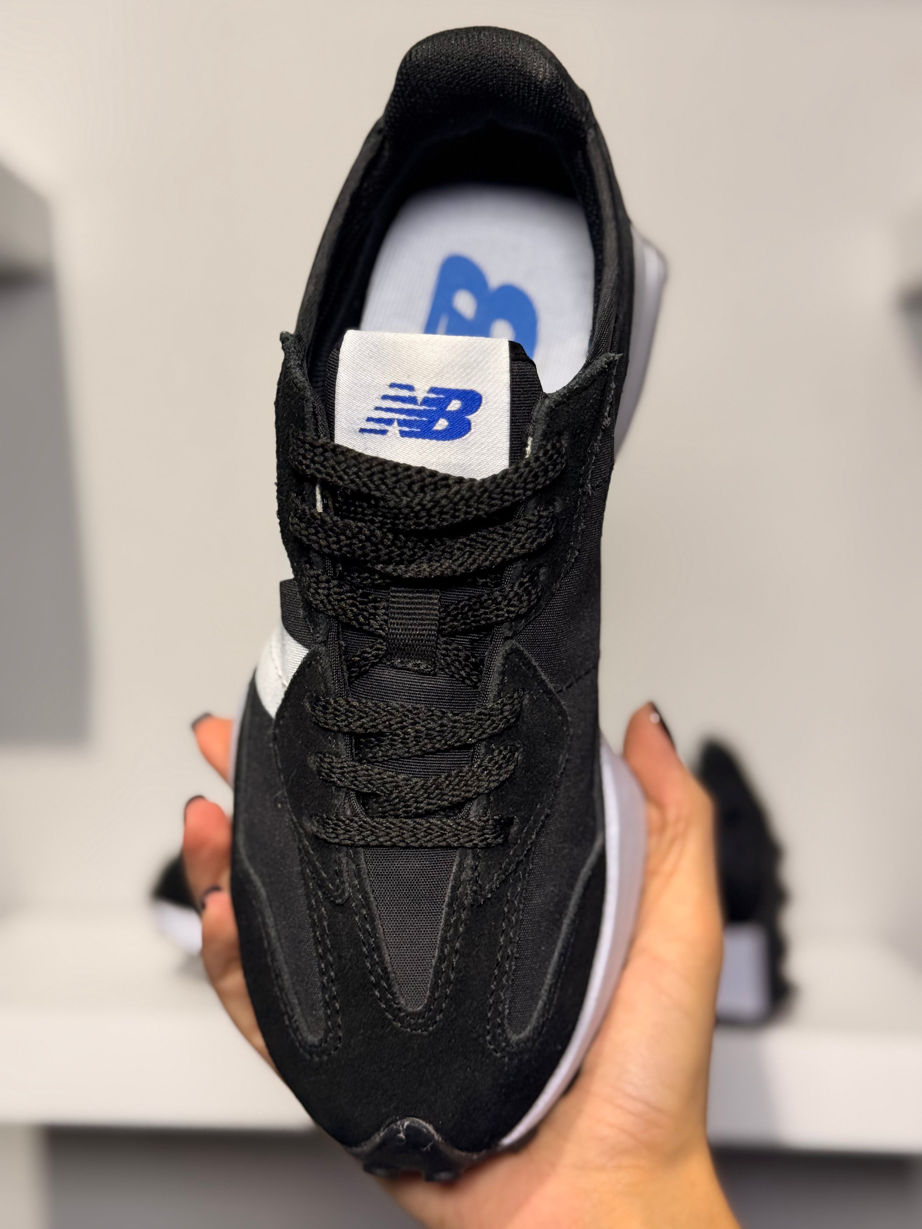 NEW BALANCE 327 BLACK WHITE