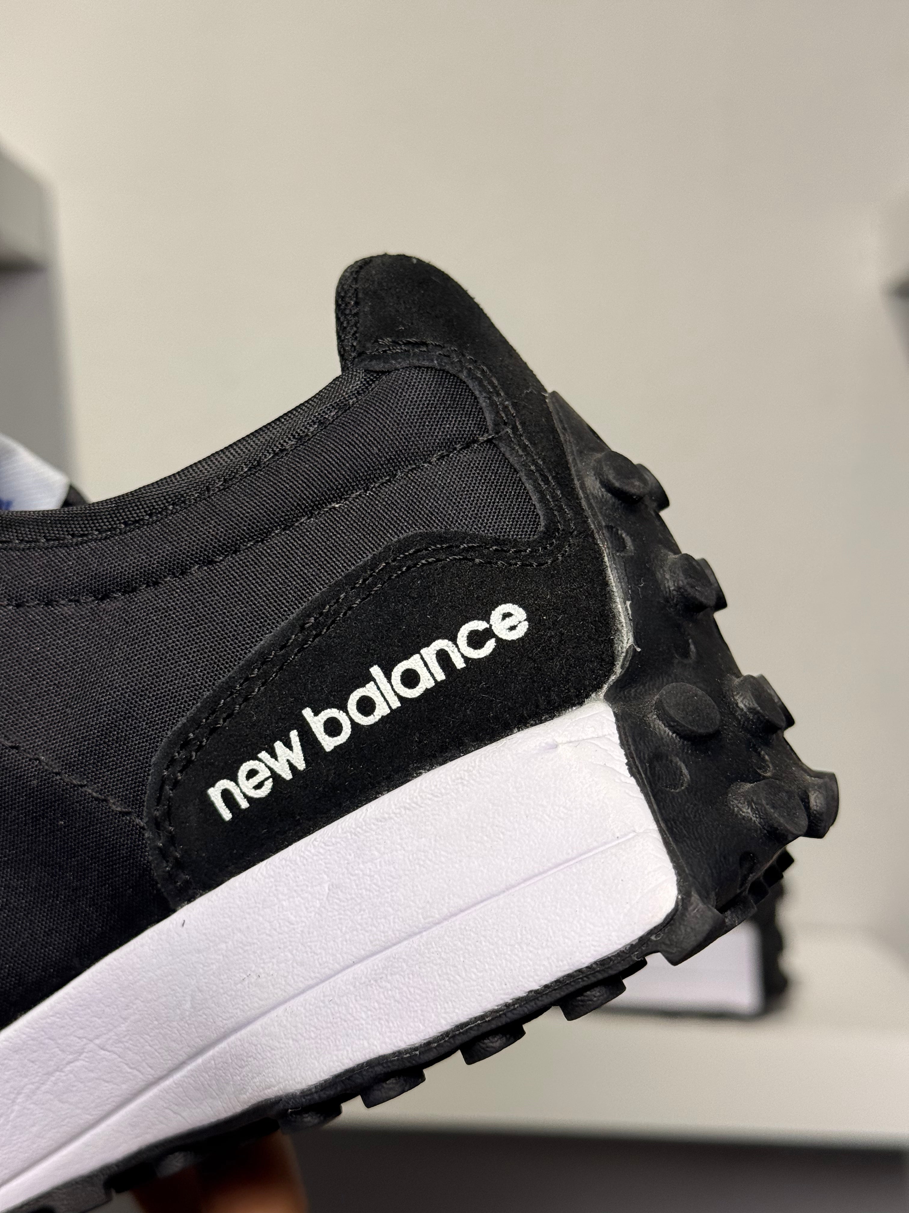 NEW BALANCE 327 BLACK WHITE