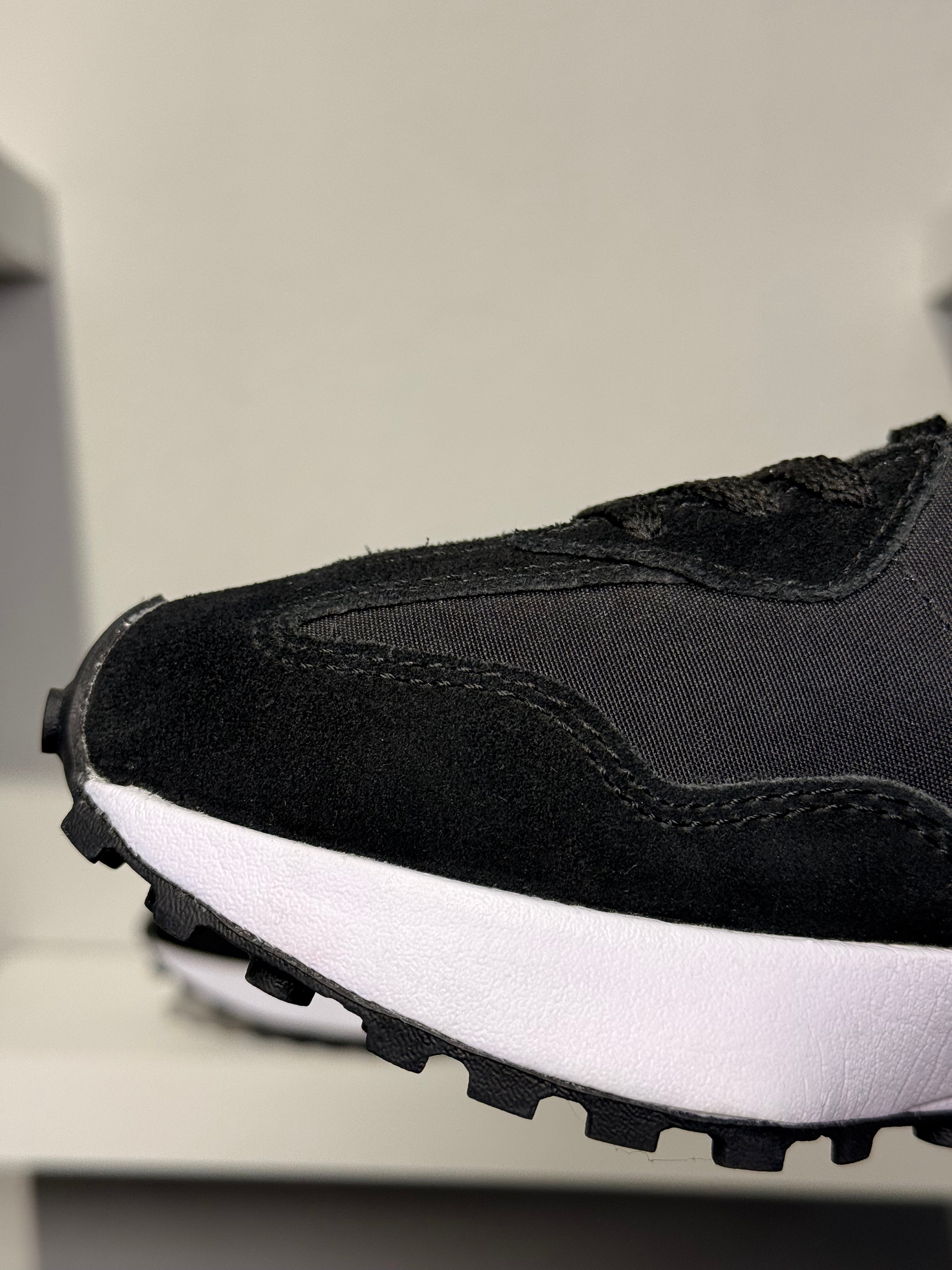 NEW BALANCE 327 BLACK WHITE