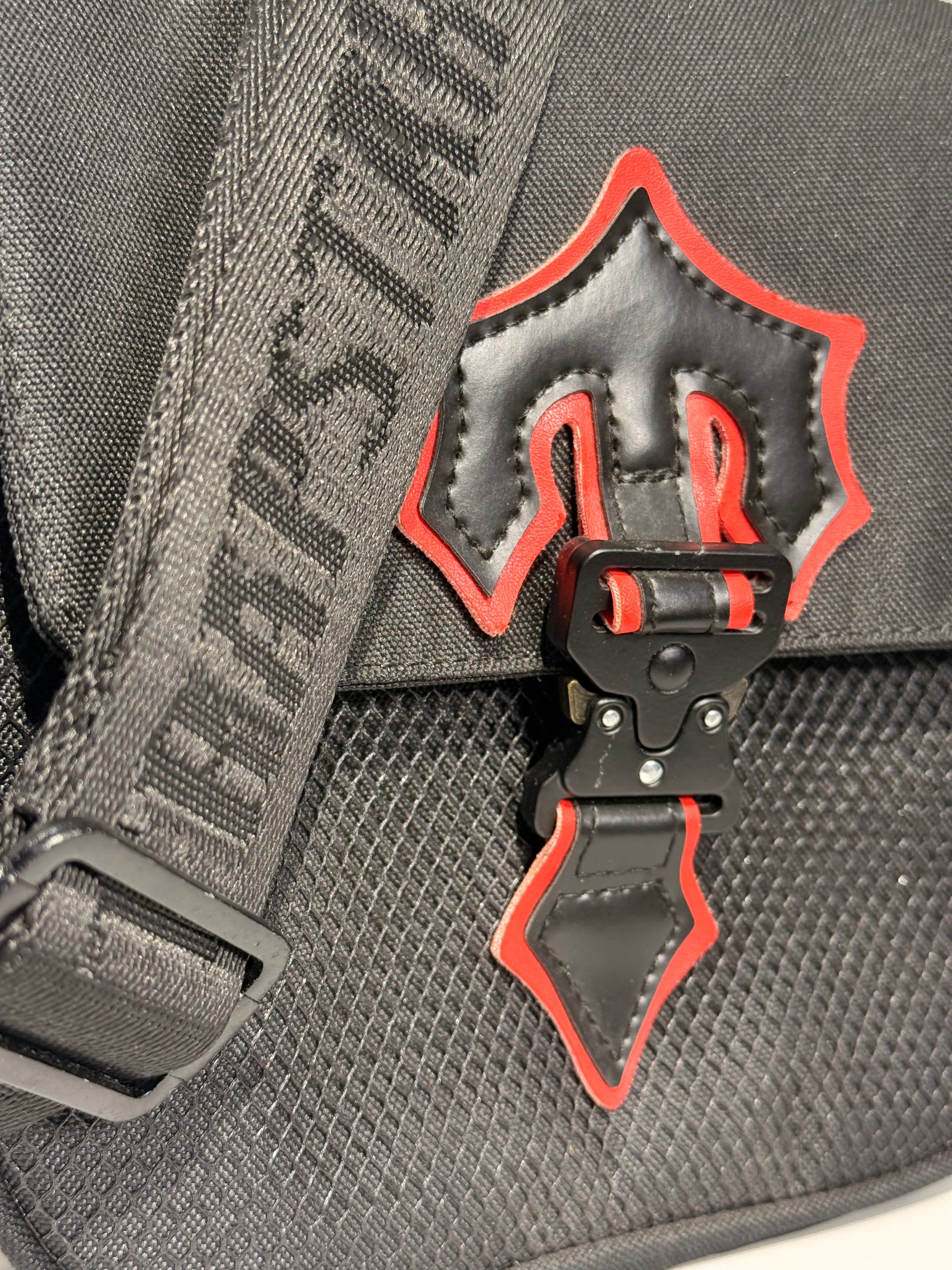 TRAPSTAR MESSENGER BAG 2.0 - BLACK/RED