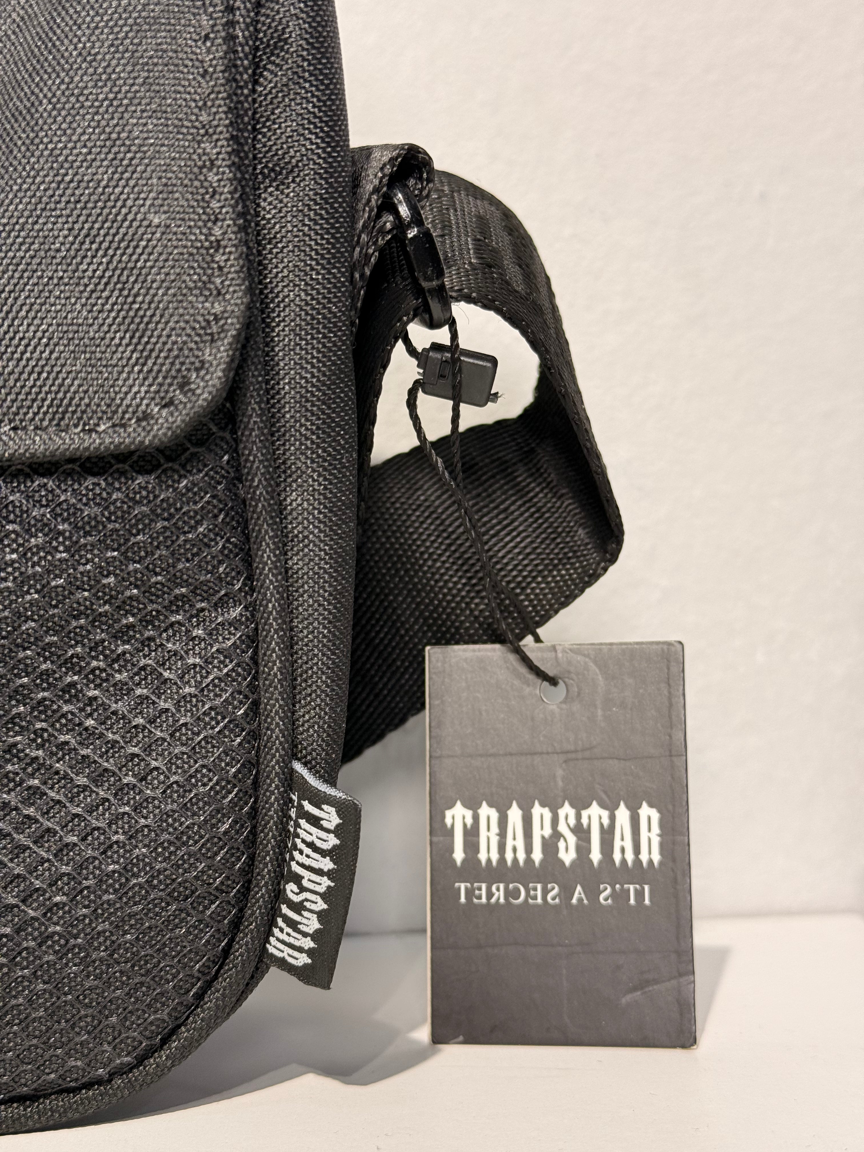 TRAPSTAR MESSENGER BAG 1.0 - BLACK/GREEN