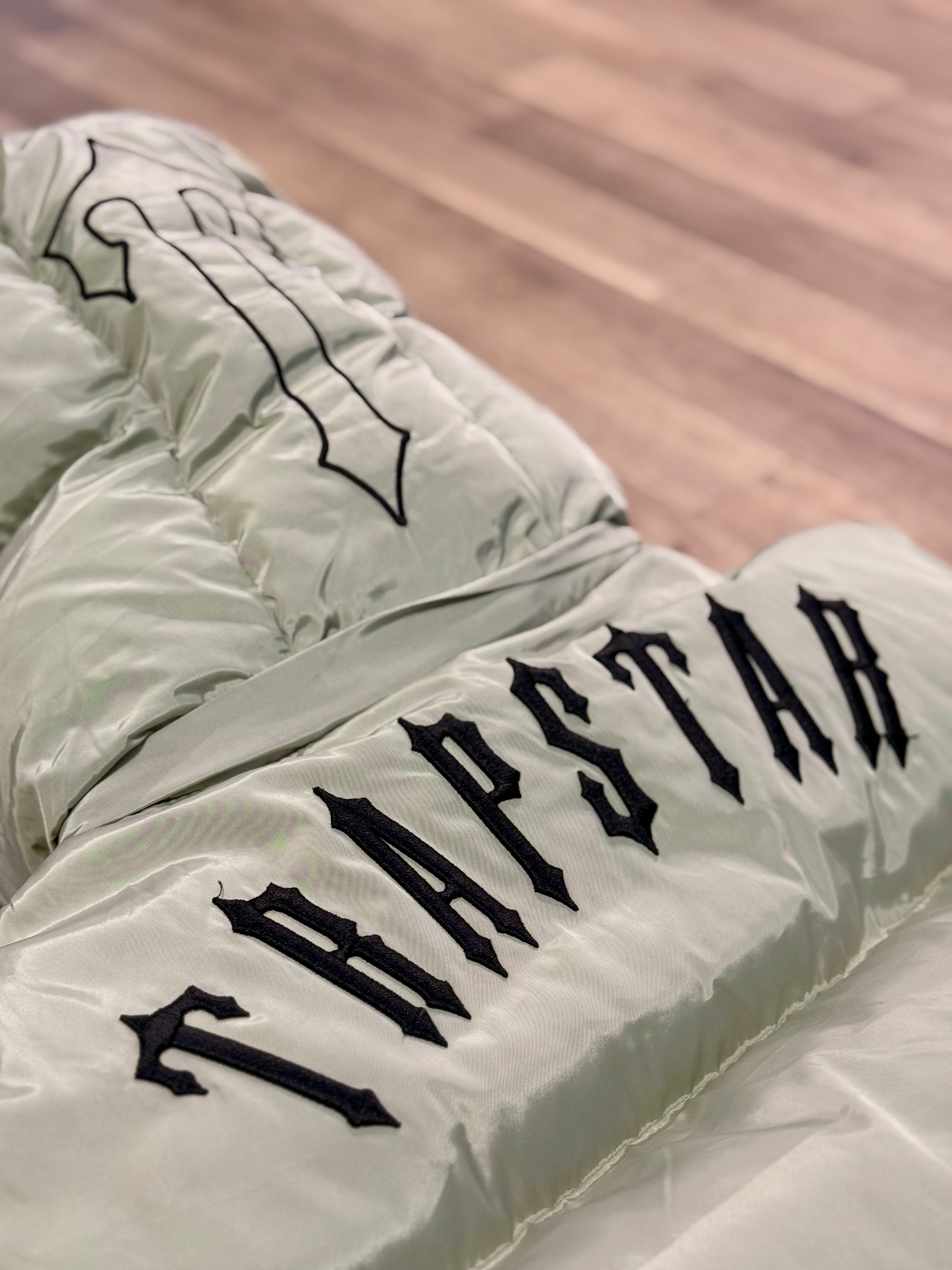 TRAPSTAR SLEEVELESS JACKET