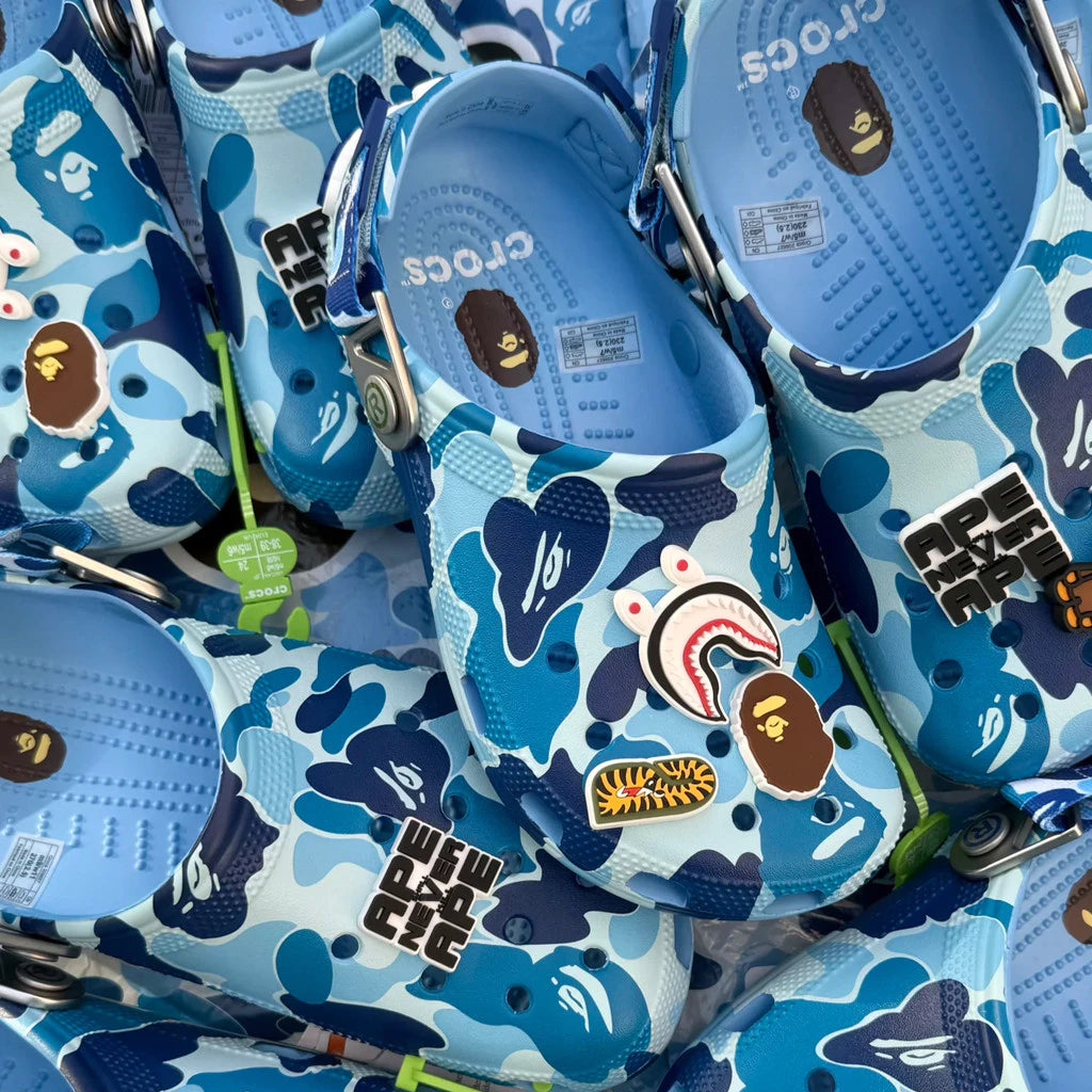 BAPE CROCS BLEU