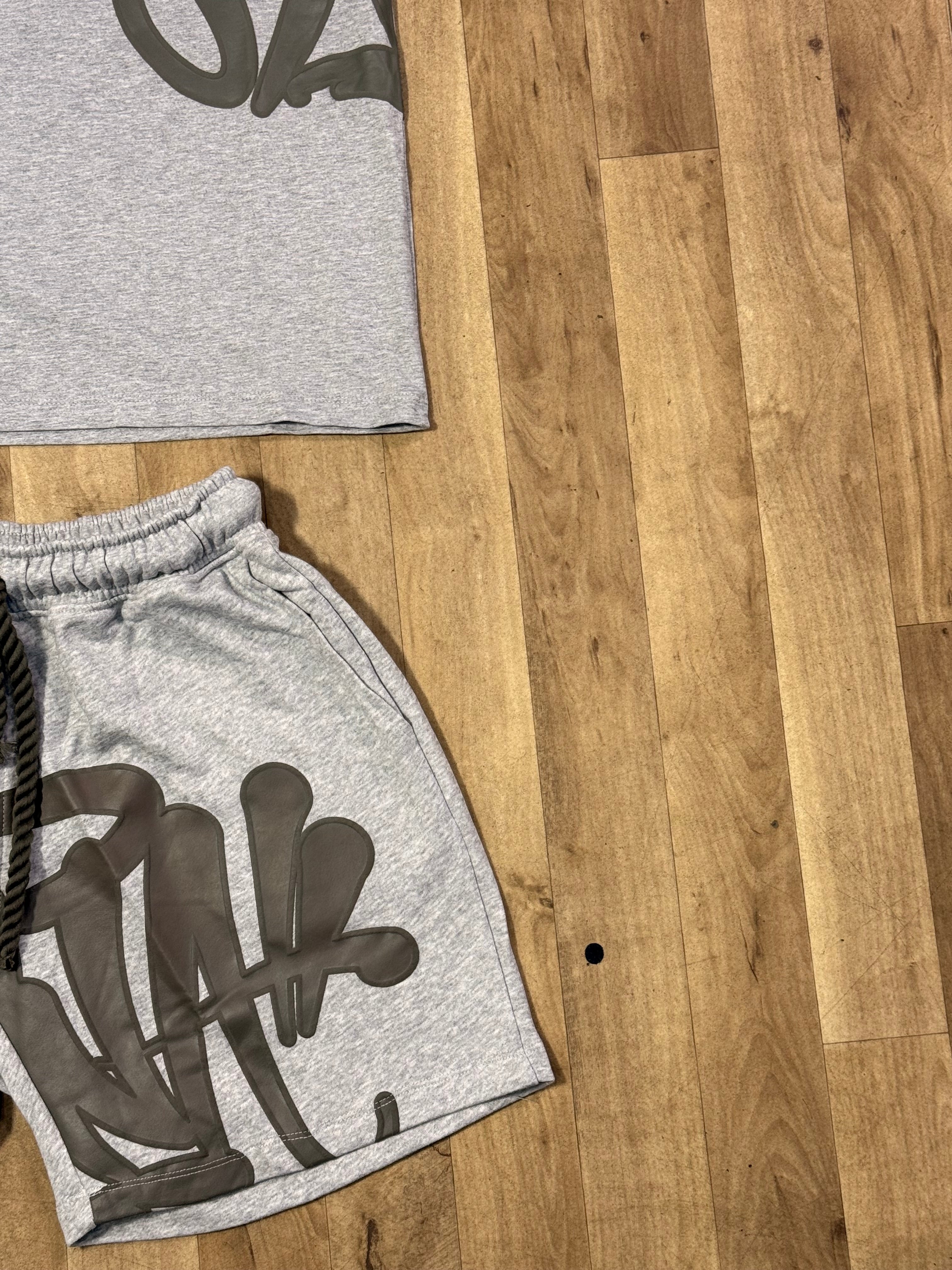 SYNA WORLD SET GREY