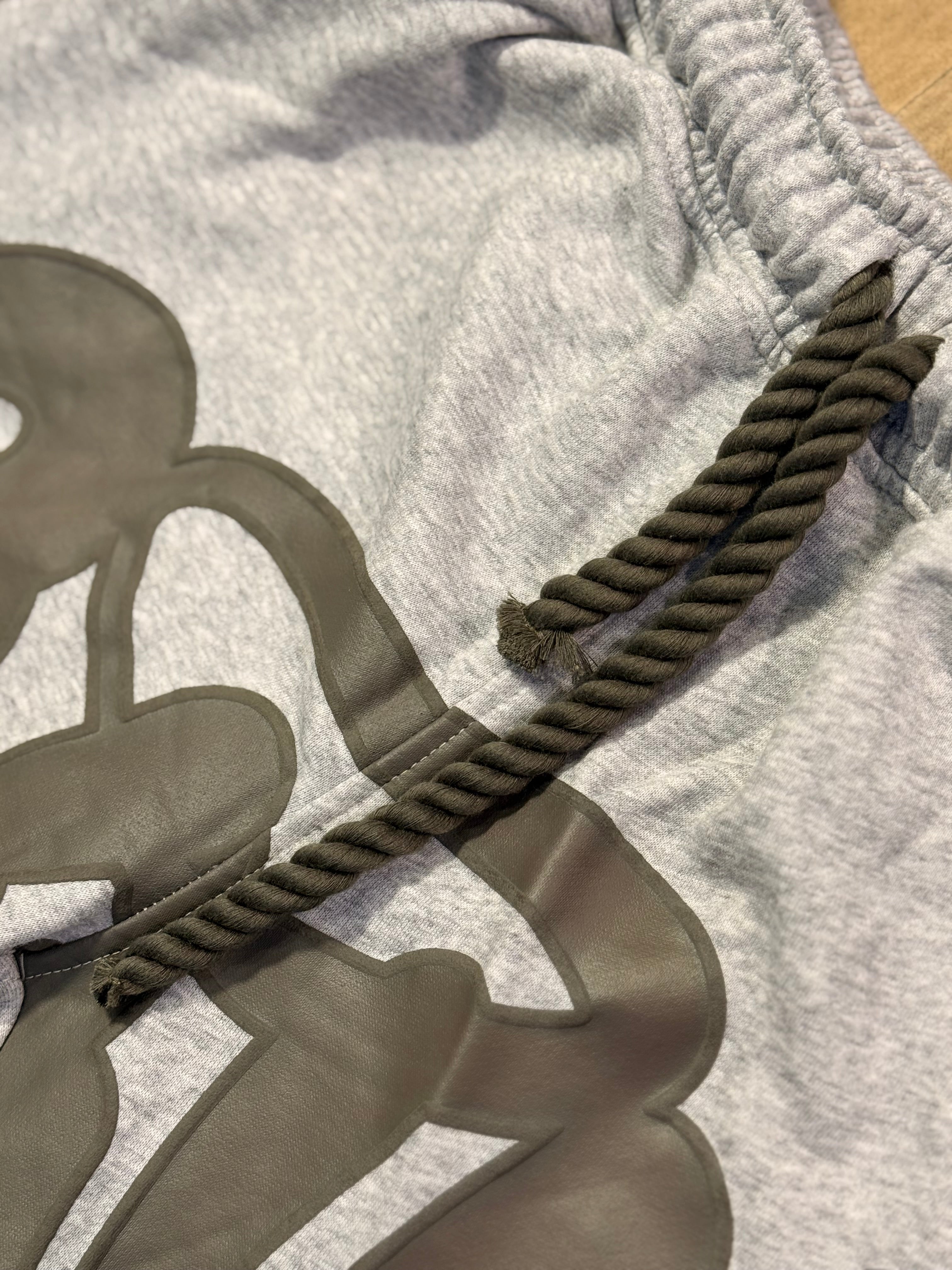 SYNA WORLD SET GREY