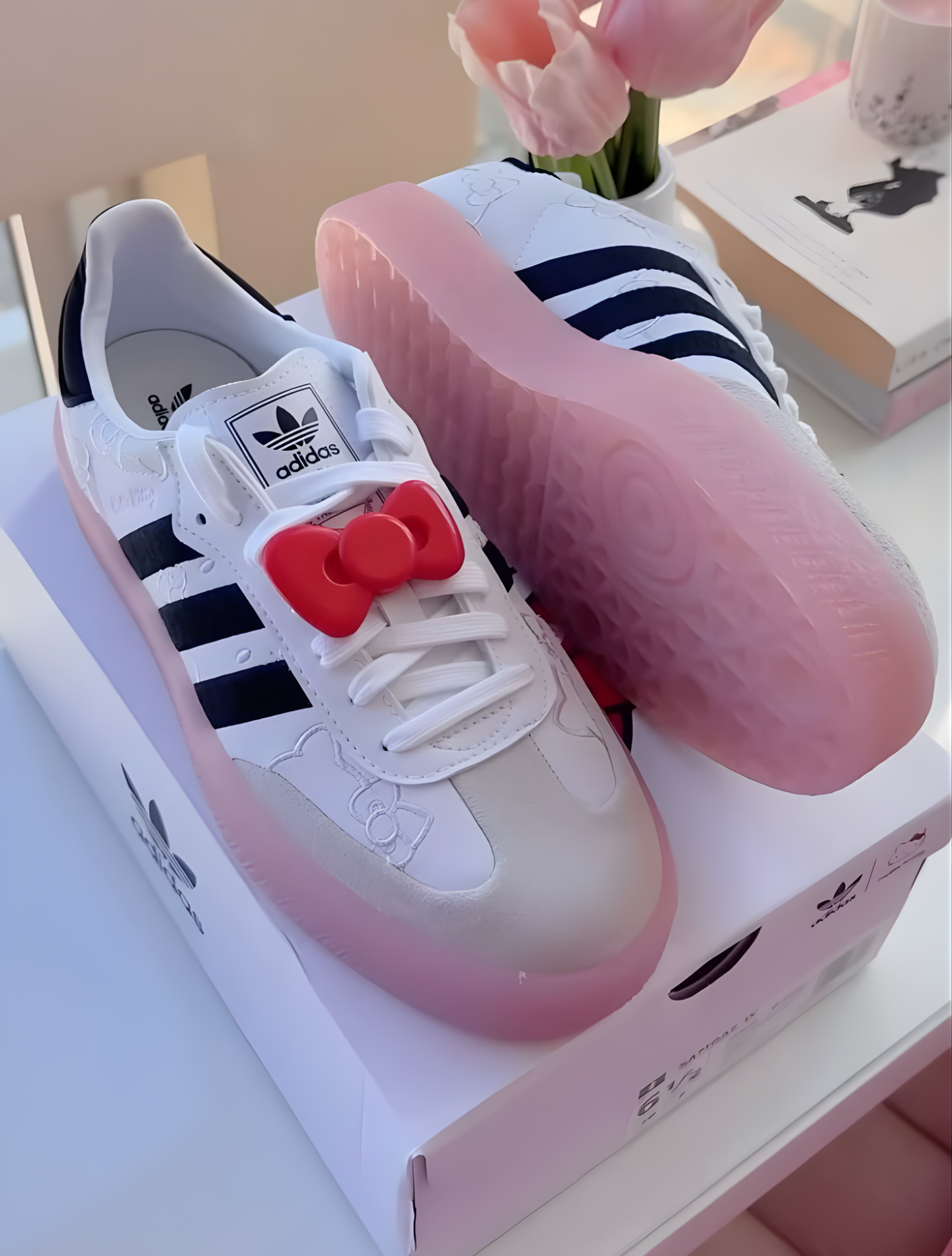 HELLO KITTY X ADIDAS SAMBA