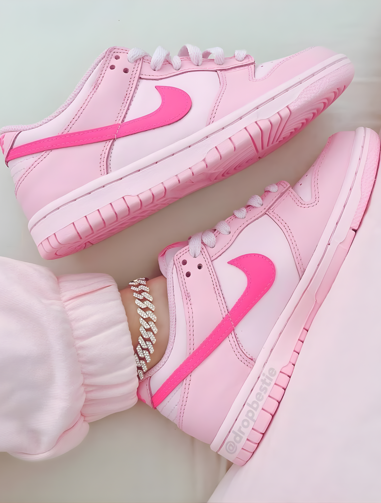 NIKE DUNK LOW TRIPLE PINK BARBIE