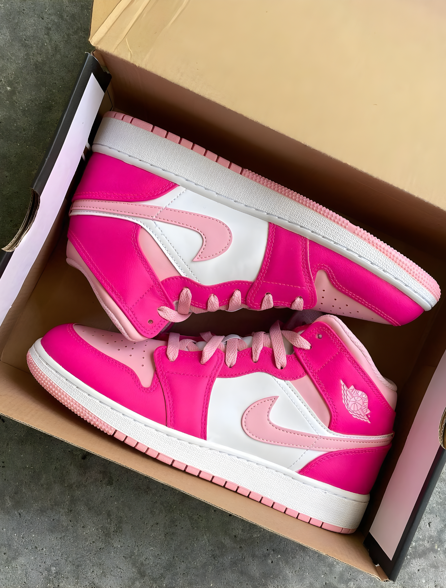 NIKE AIR JORDAN 1 MID FIERCE PINK