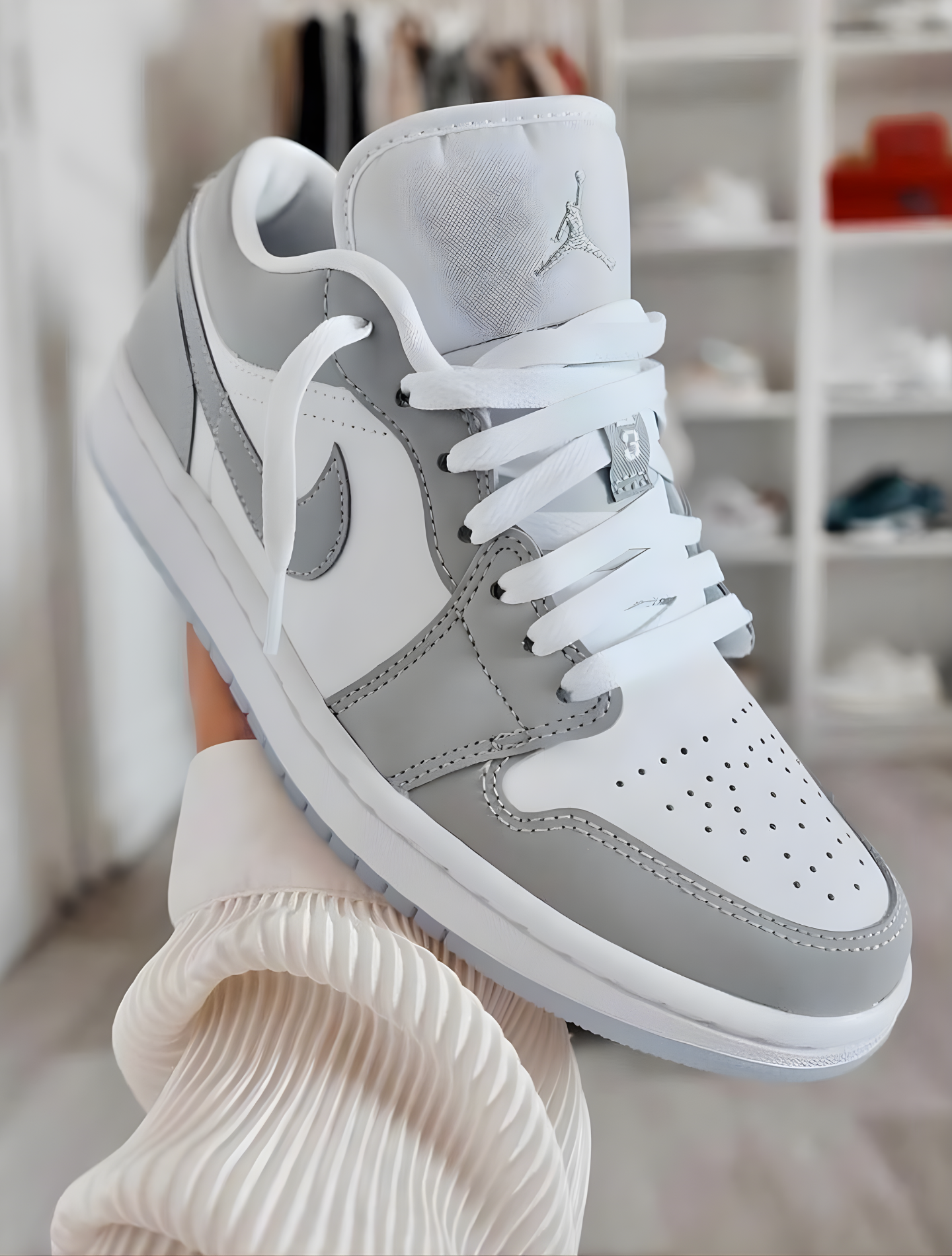 NIKE AIR JORDAN 1 LOW WOLF GREY