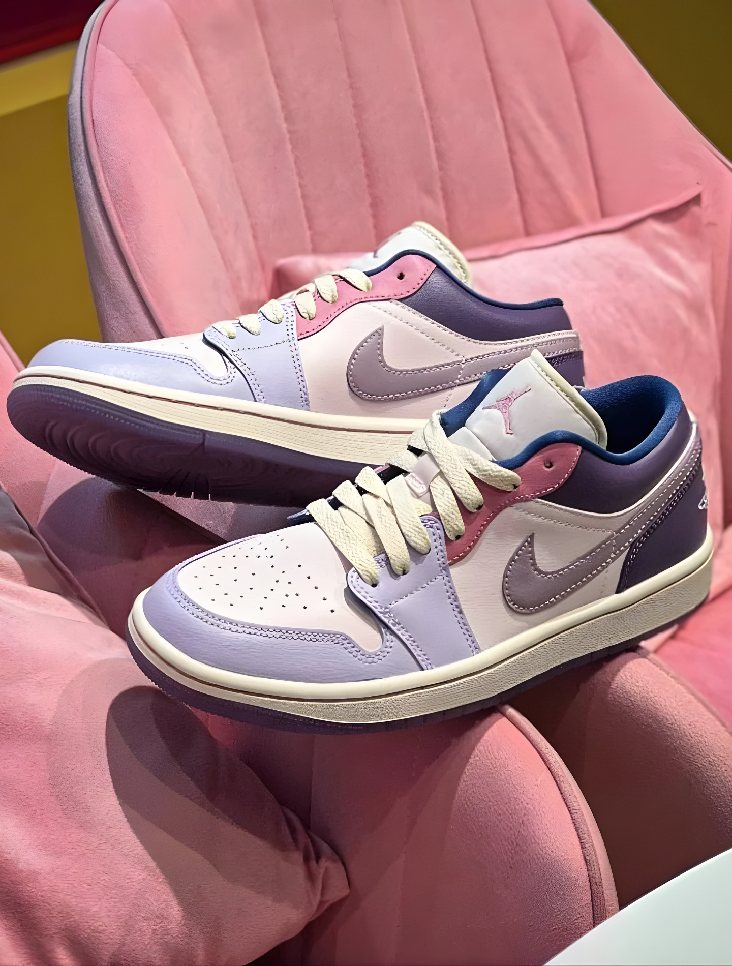 NIKE AIR JORDAN 1 LOW PASTEL PURPLE