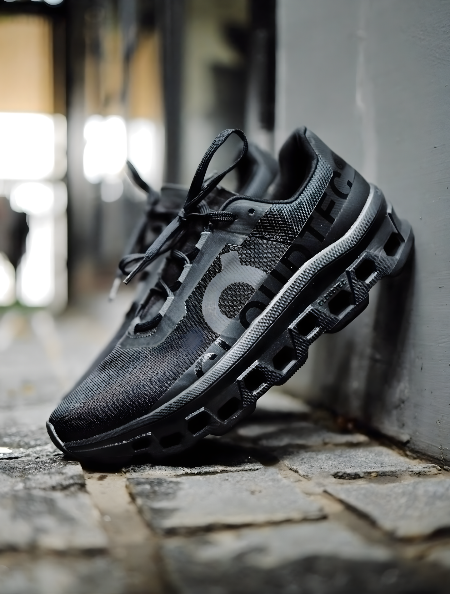 ON CLOUDMONSTER 1 TRIPLE BLACK