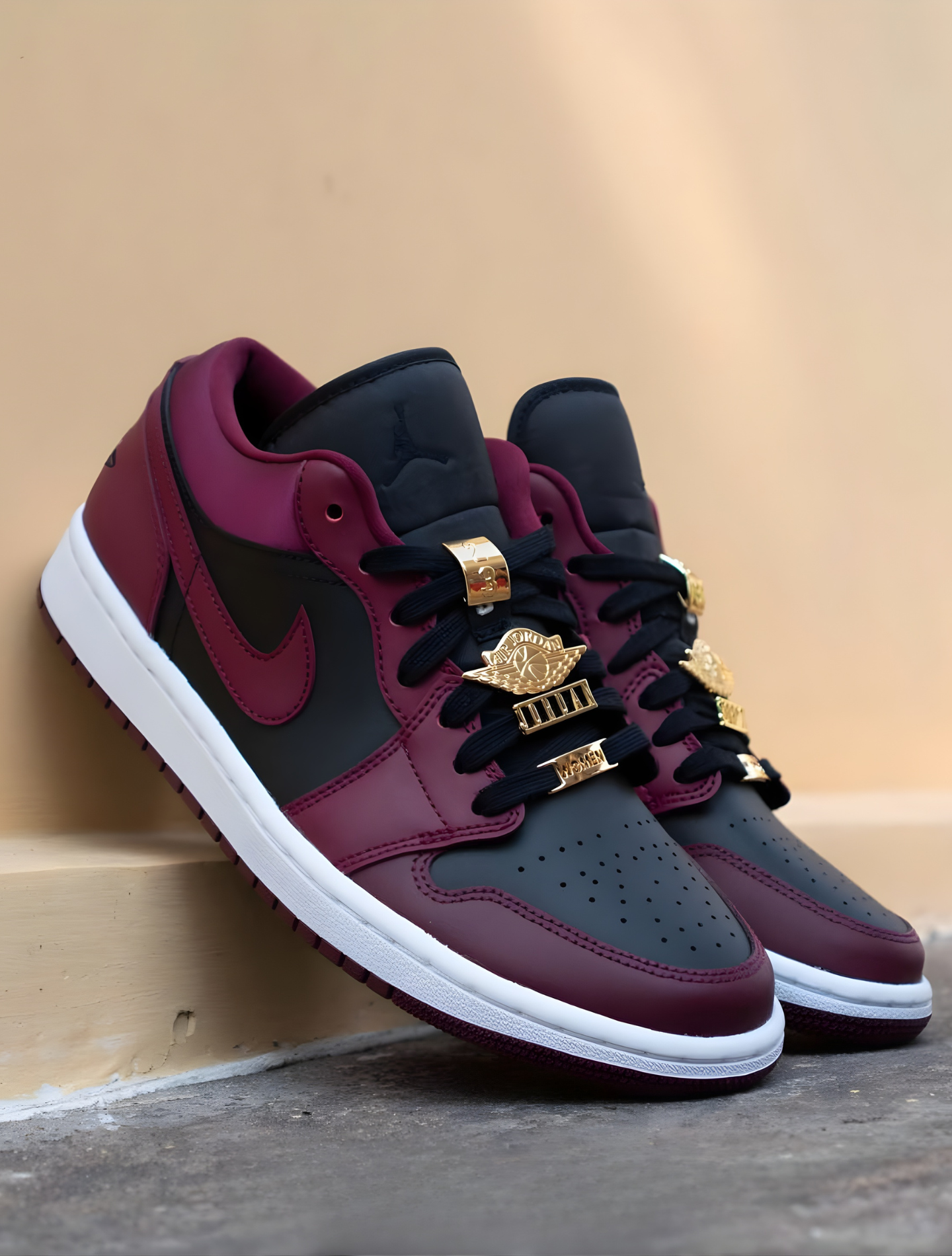 NIKE AIR JORDAN 1 LOW SE BLACK DARK BEETROOT