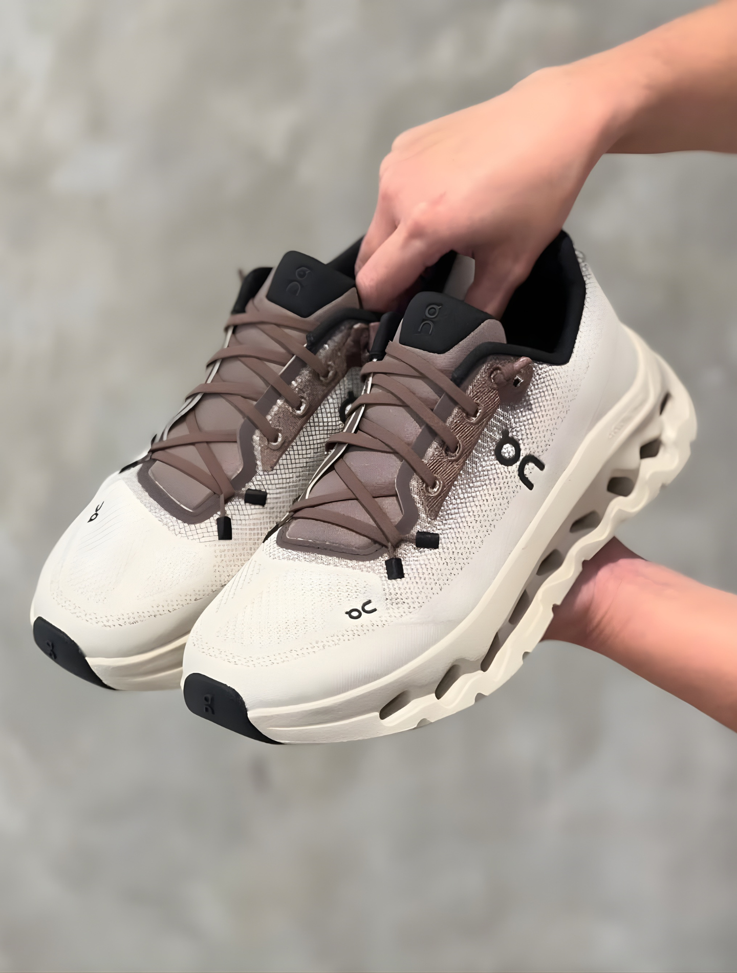 ON RUNNING CLOUDTILT CLOVE SAND