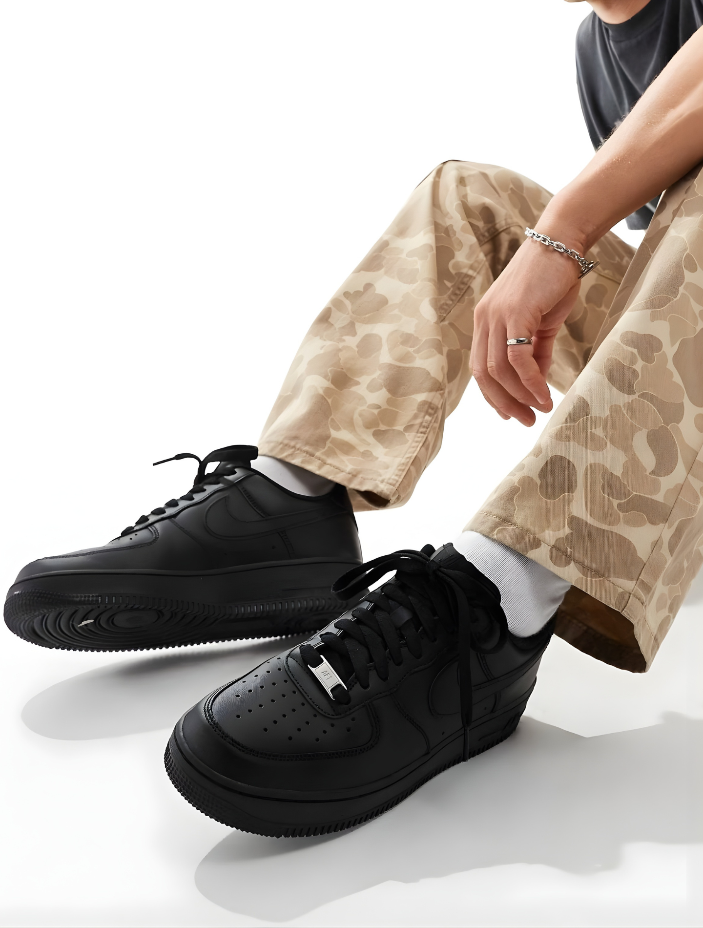 NIKE AIR FORCE 1 TRIPLE BLACK