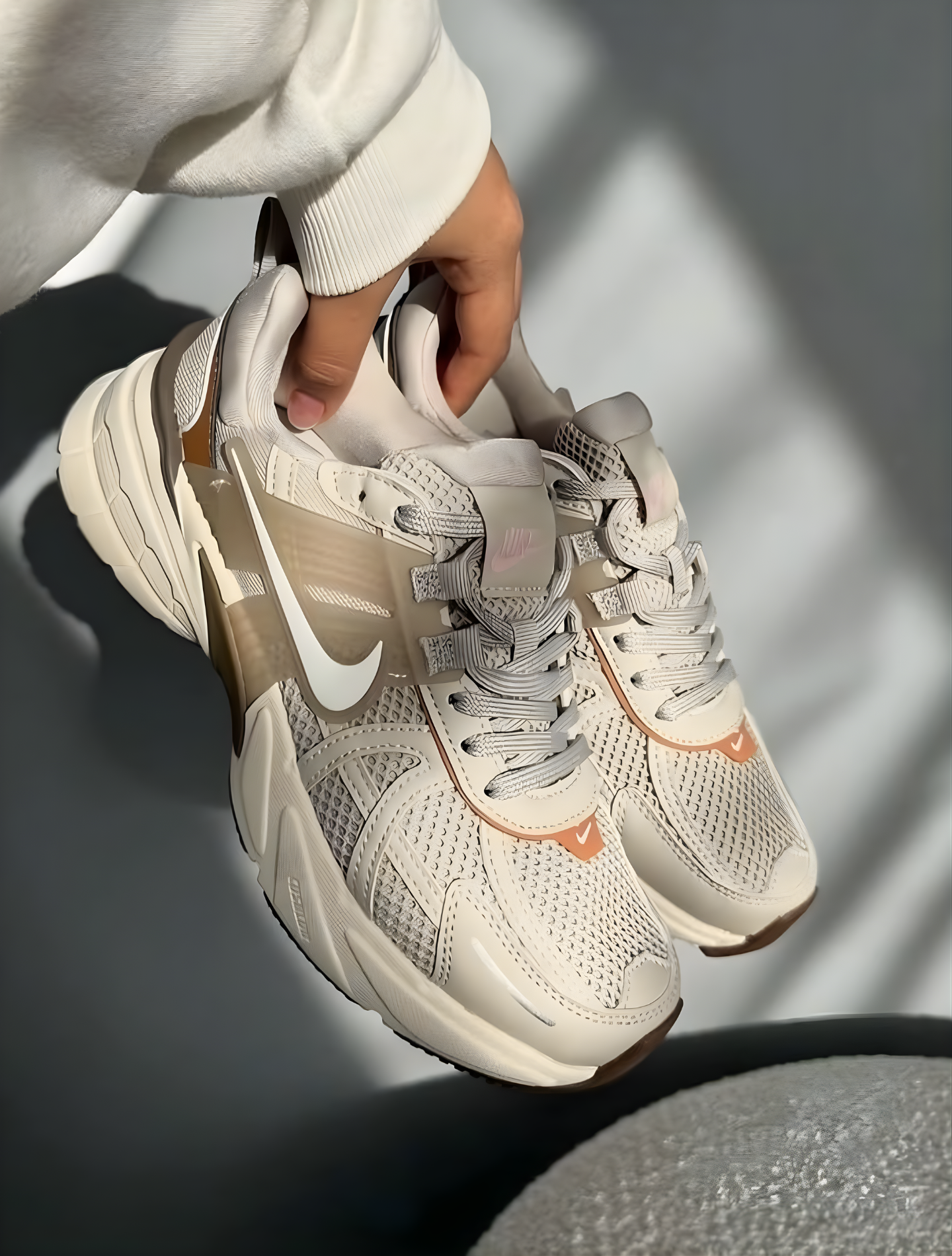 NIKE V2K RUN