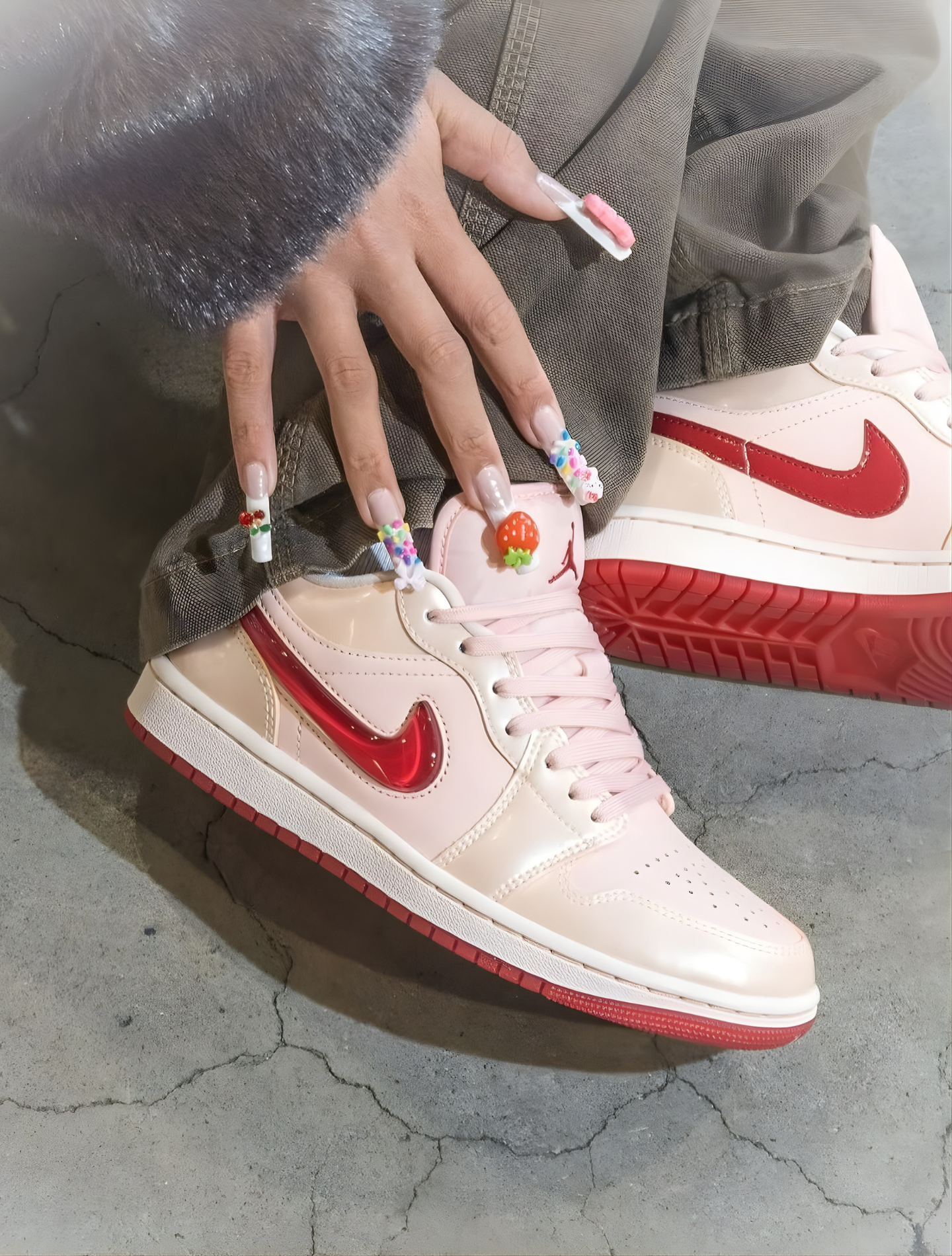 NIKE AIR JORDAN 1 LOW PATENT VALENTINE'S DAY