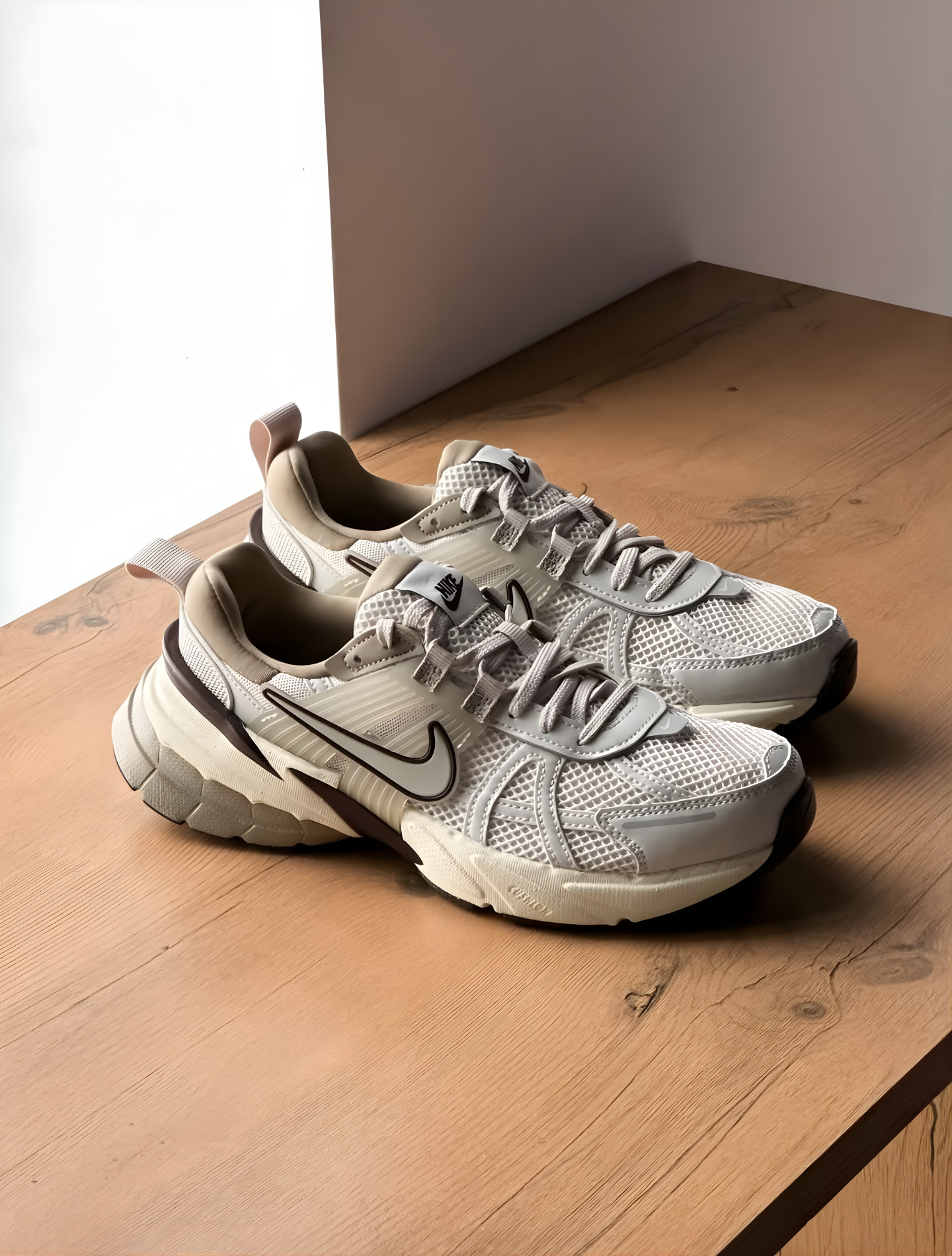 NIKE V2K RUN LIGHT OREWOOD BROWN