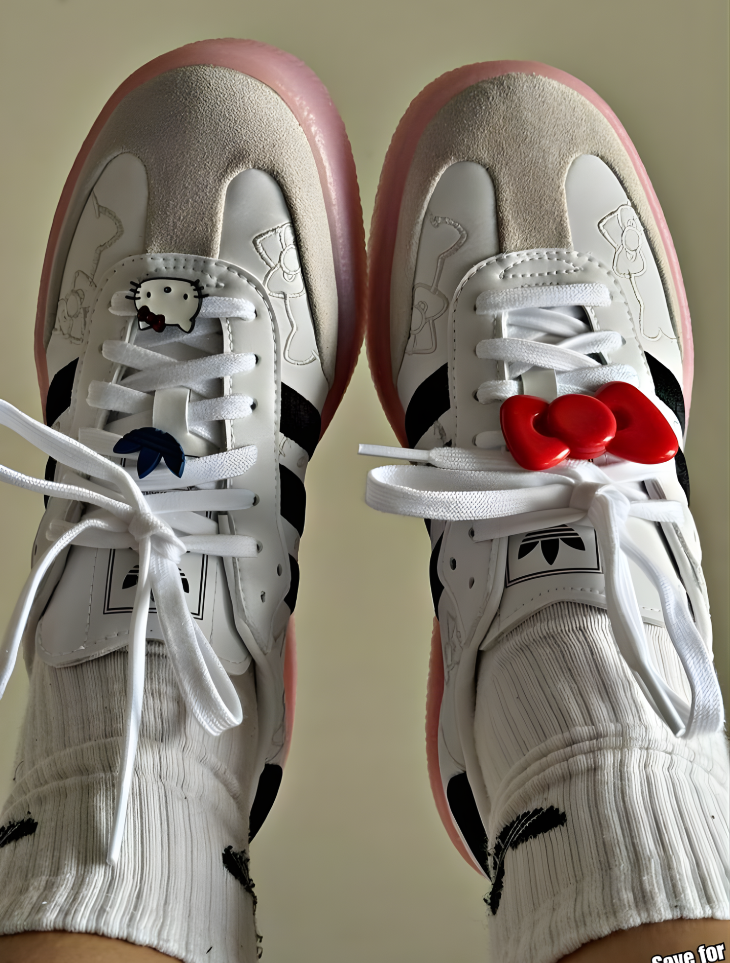 HELLO KITTY X ADIDAS SAMBA
