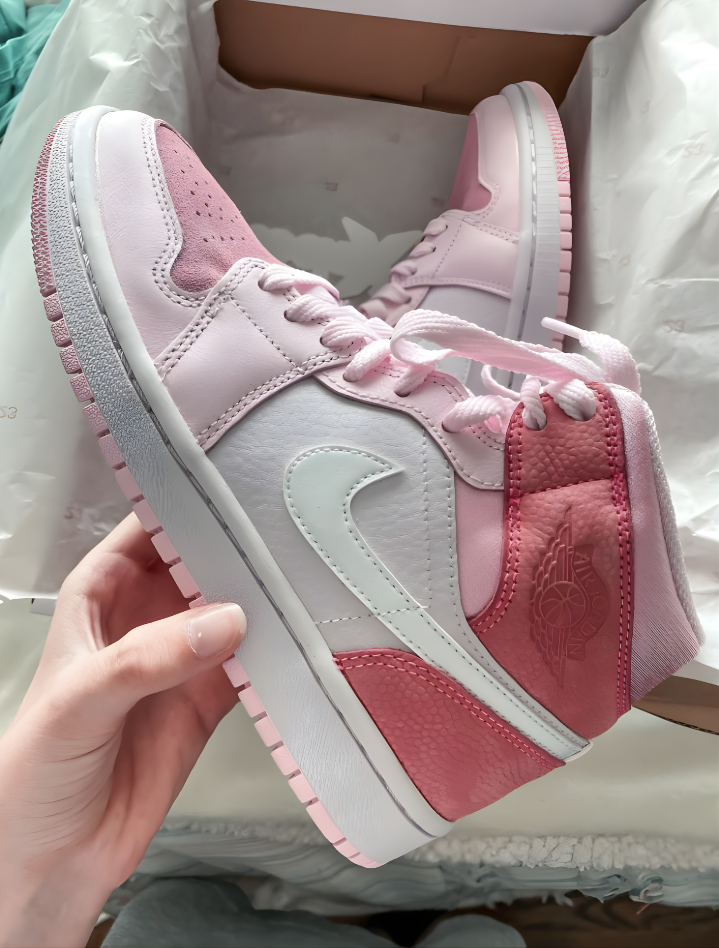 NIKE AIR JORDAN 1 MID DIGITAL PINK