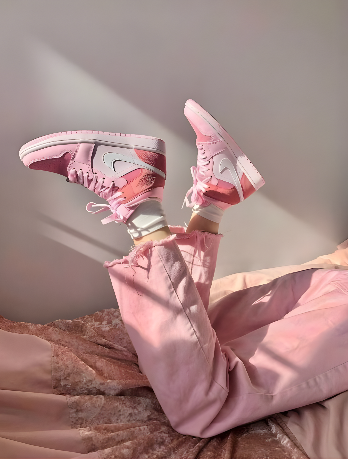 NIKE AIR JORDAN 1 MID DIGITAL PINK