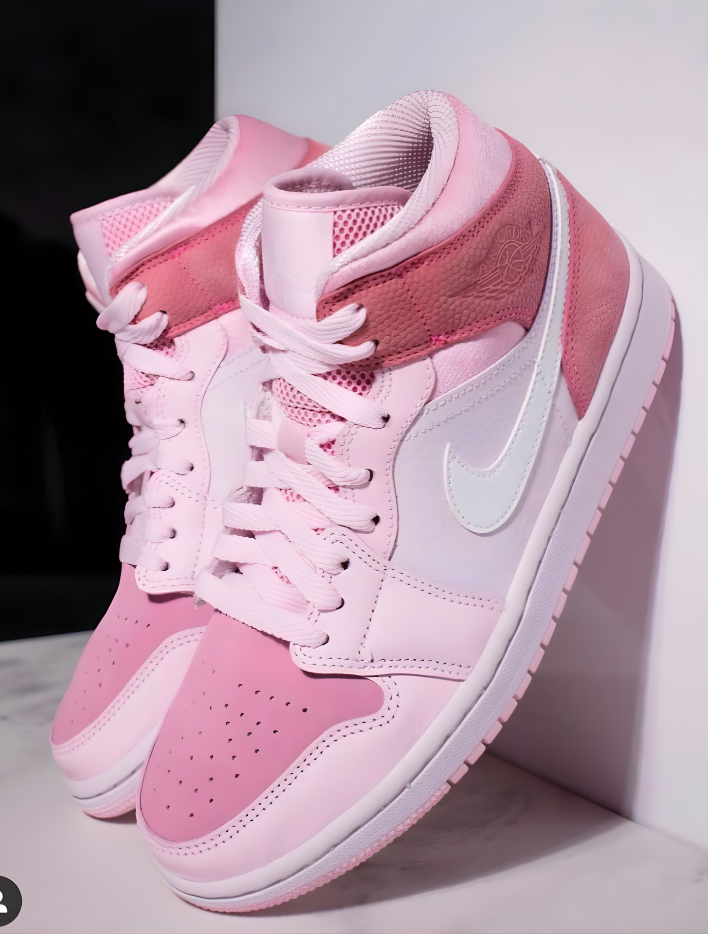 NIKE AIR JORDAN 1 MID DIGITAL PINK