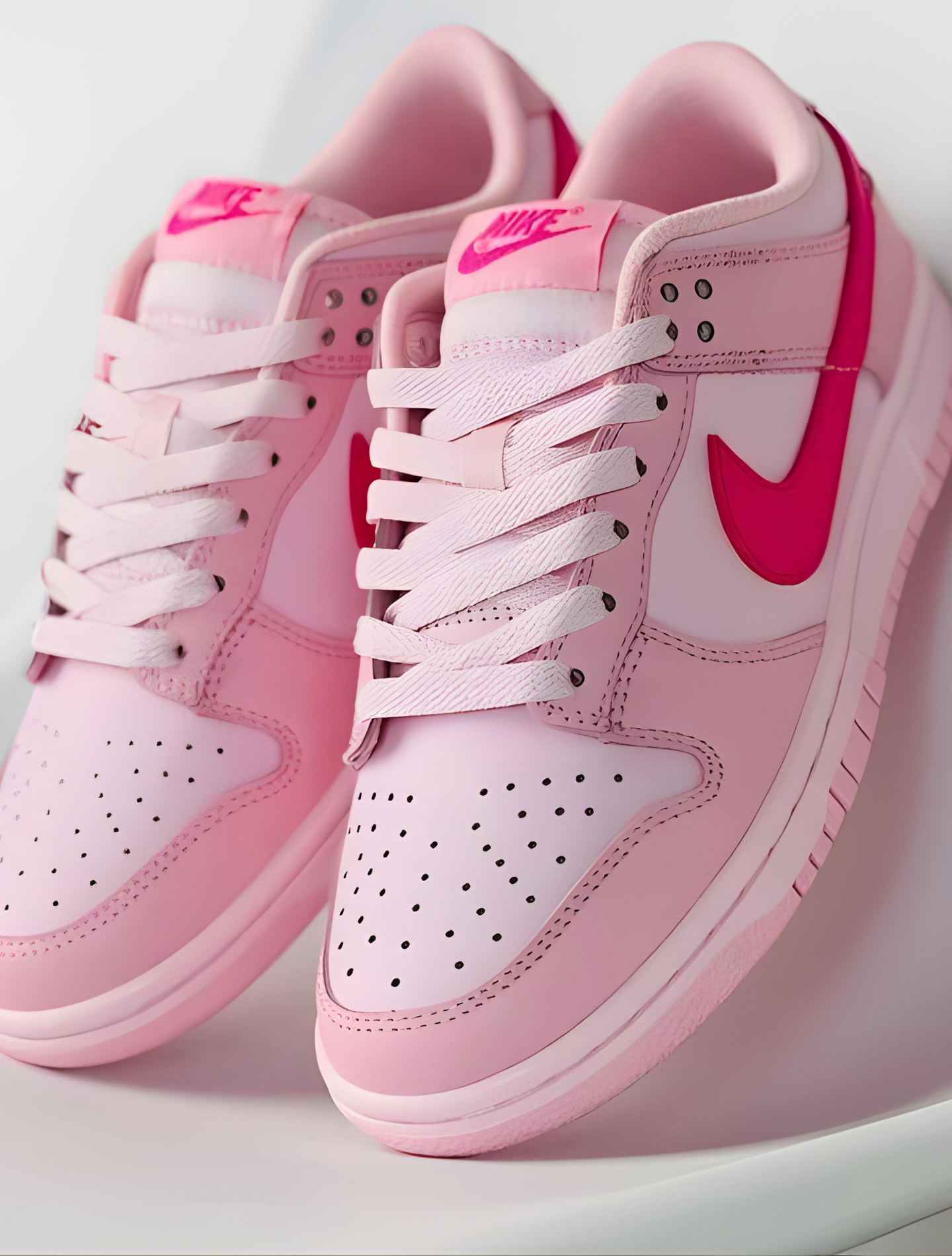 NIKE DUNK LOW TRIPLE PINK BARBIE