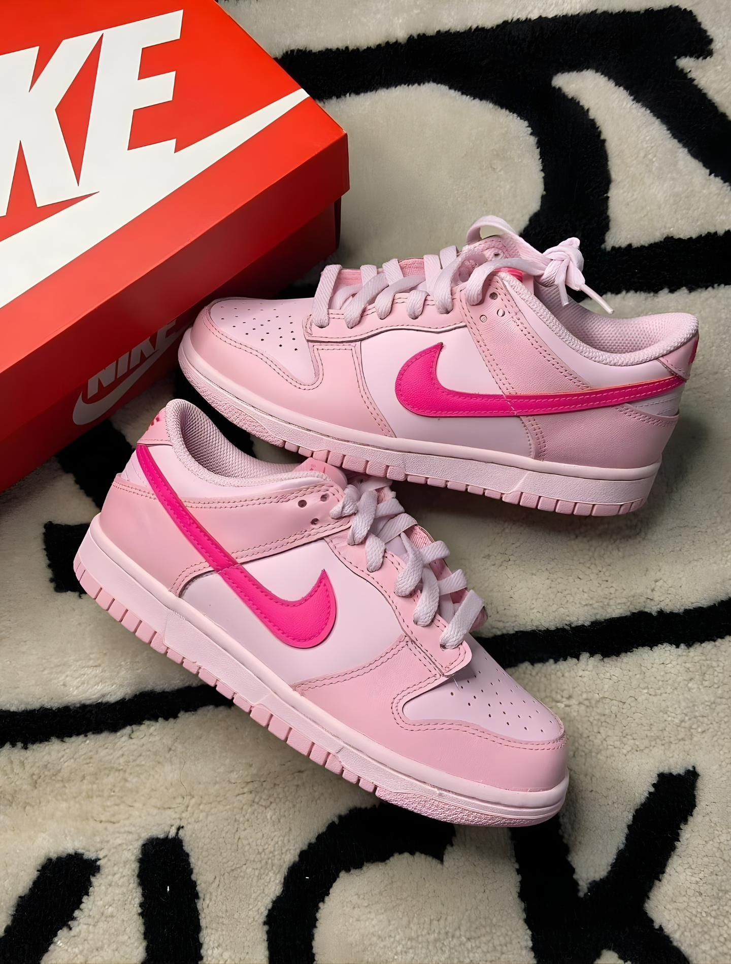 NIKE DUNK LOW TRIPLE PINK BARBIE